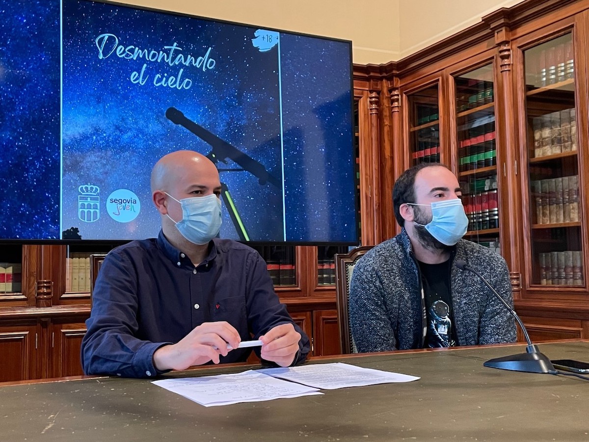 “Desmontando el cielo” comprende cuatro talleres y dos observaciones astronómicas al aire libre. El objetivo es que las personas participantes amplíen sus conocimientos sobre astronomía, de una forma tanto teórica como práctica.