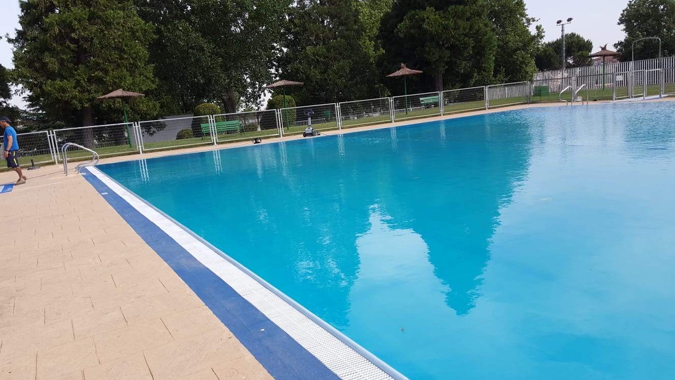 2022-06-18 apertura piscina al aire libre.