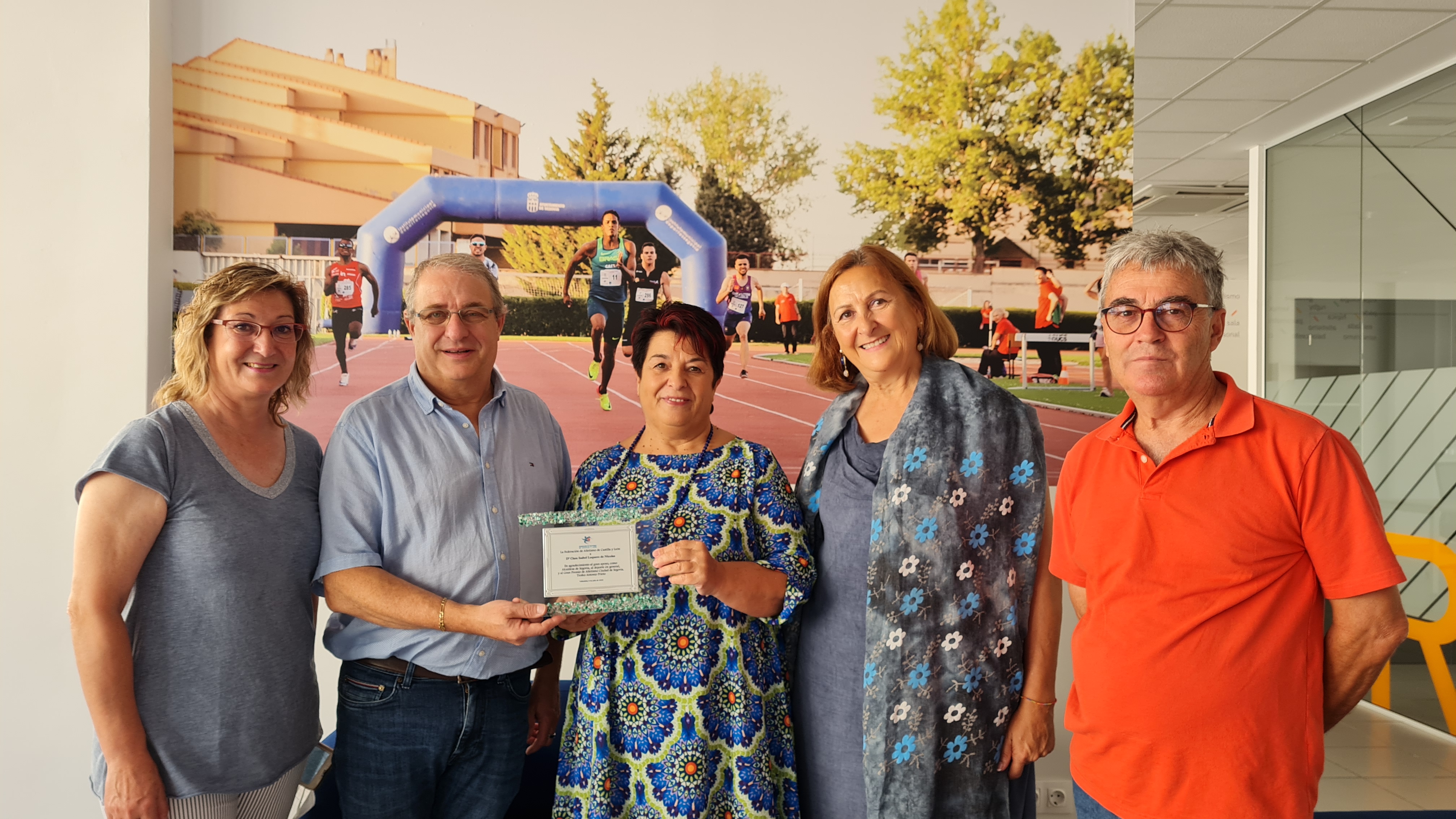 2022-07-07 Reconocimiento Federación de Atletismo Castilla y León a Clara Luquero