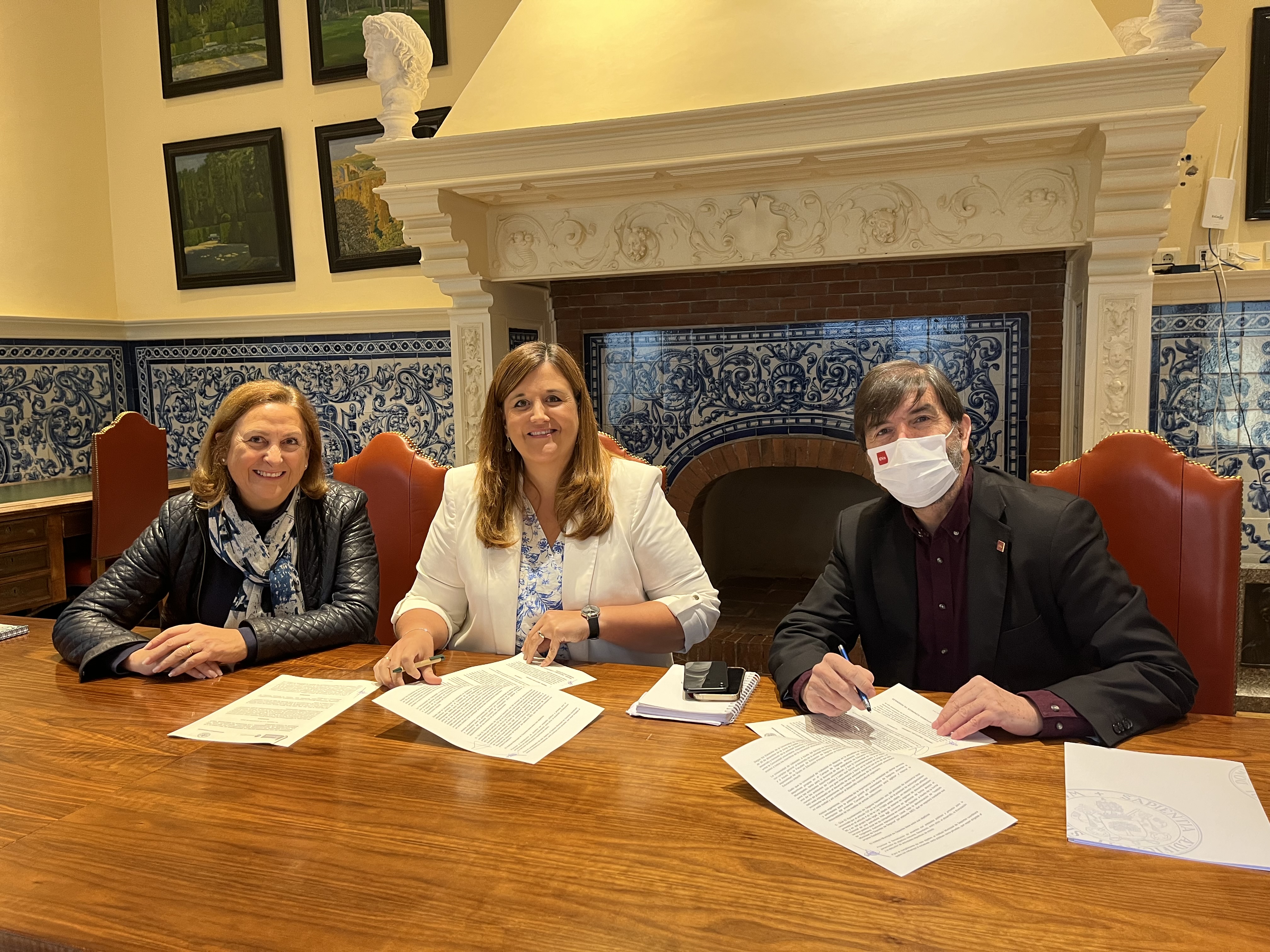 Firma convenio UVA con IMD