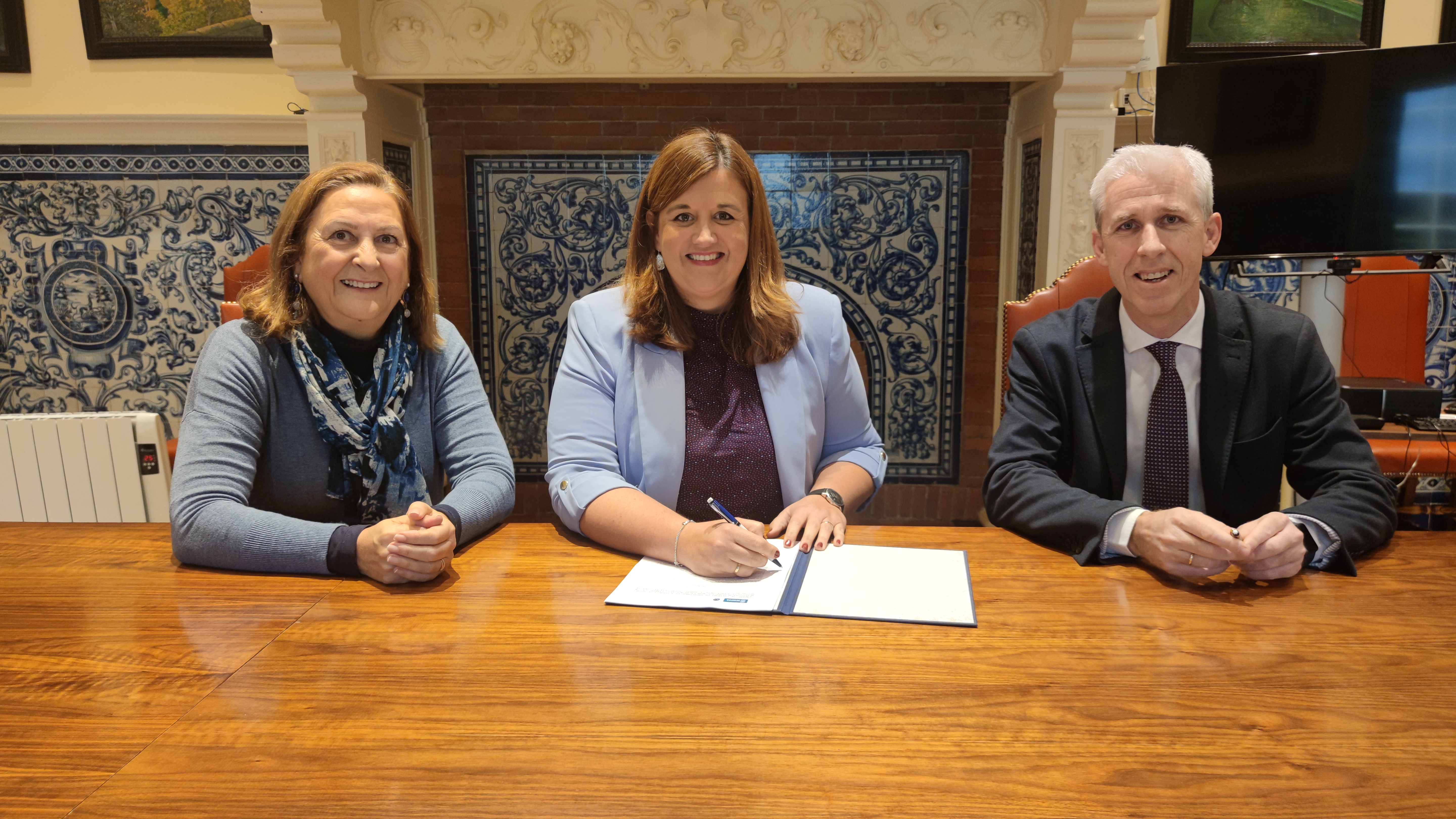 Firma convenio IMD CaixaBank