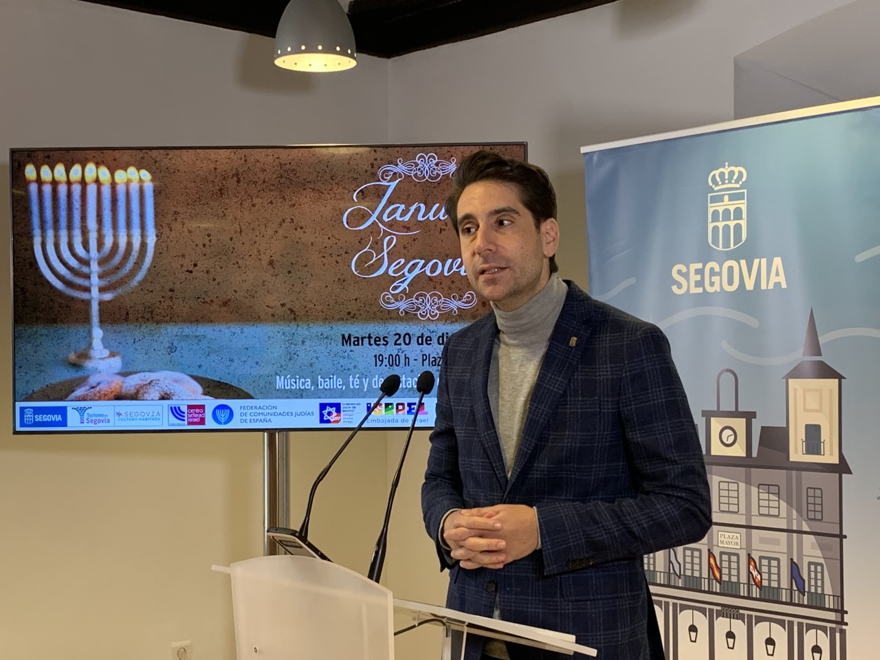 Concejal Miguel Merino en la rueda de prensa Janucá
