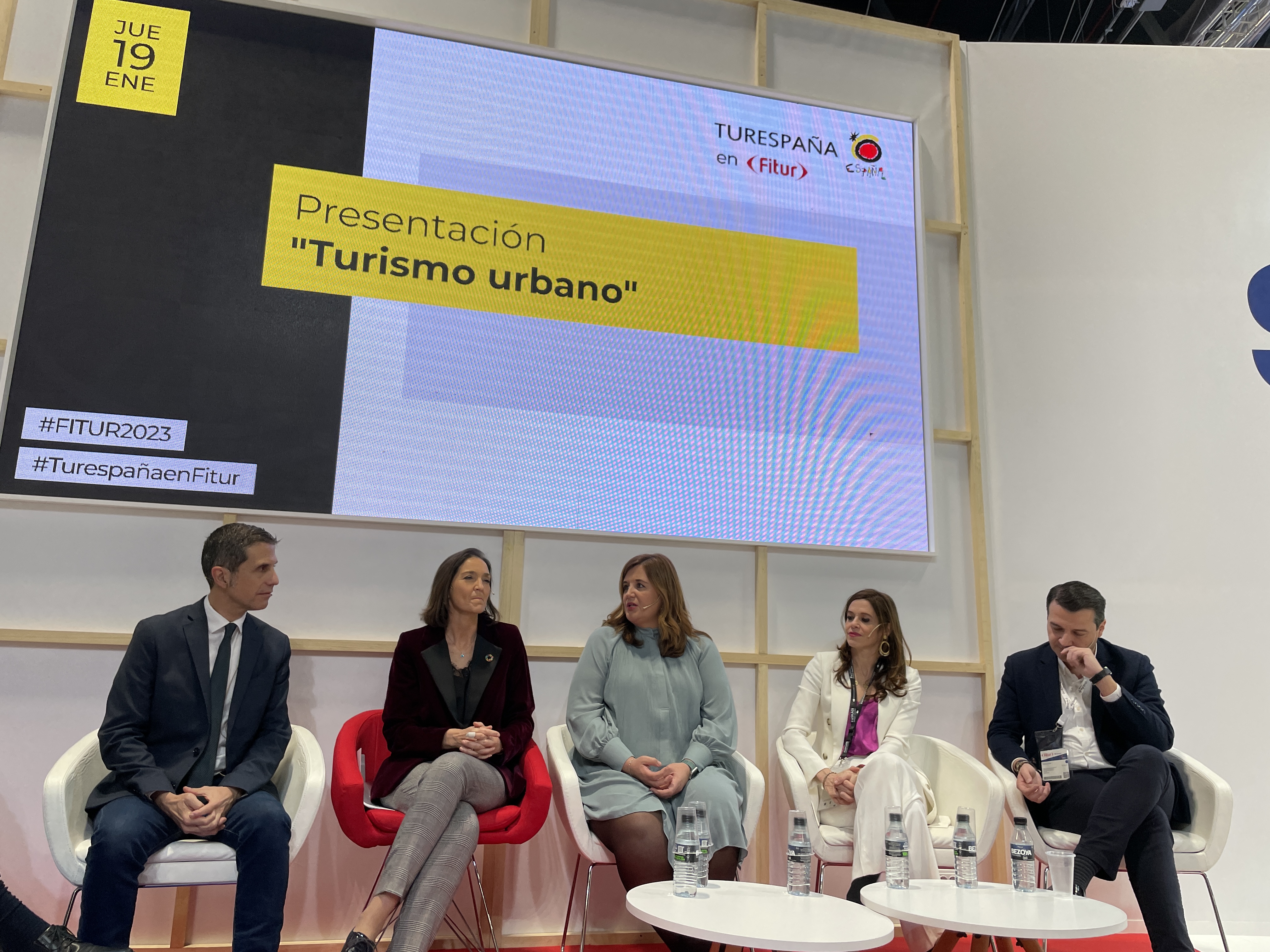 Alcaldesa Clara Martín en FITUR panel debate con Reyes Maroto