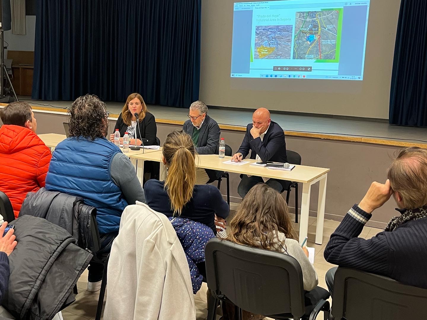 Mesa de debate organizada por la Federación de Vecinos de Segovia (FEDASVE)