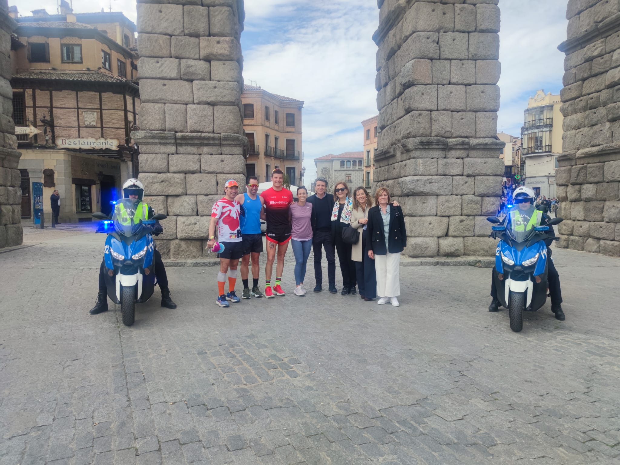 Saludo a los agentes de Policía Local y Nacional participantes en el Reto 15Q