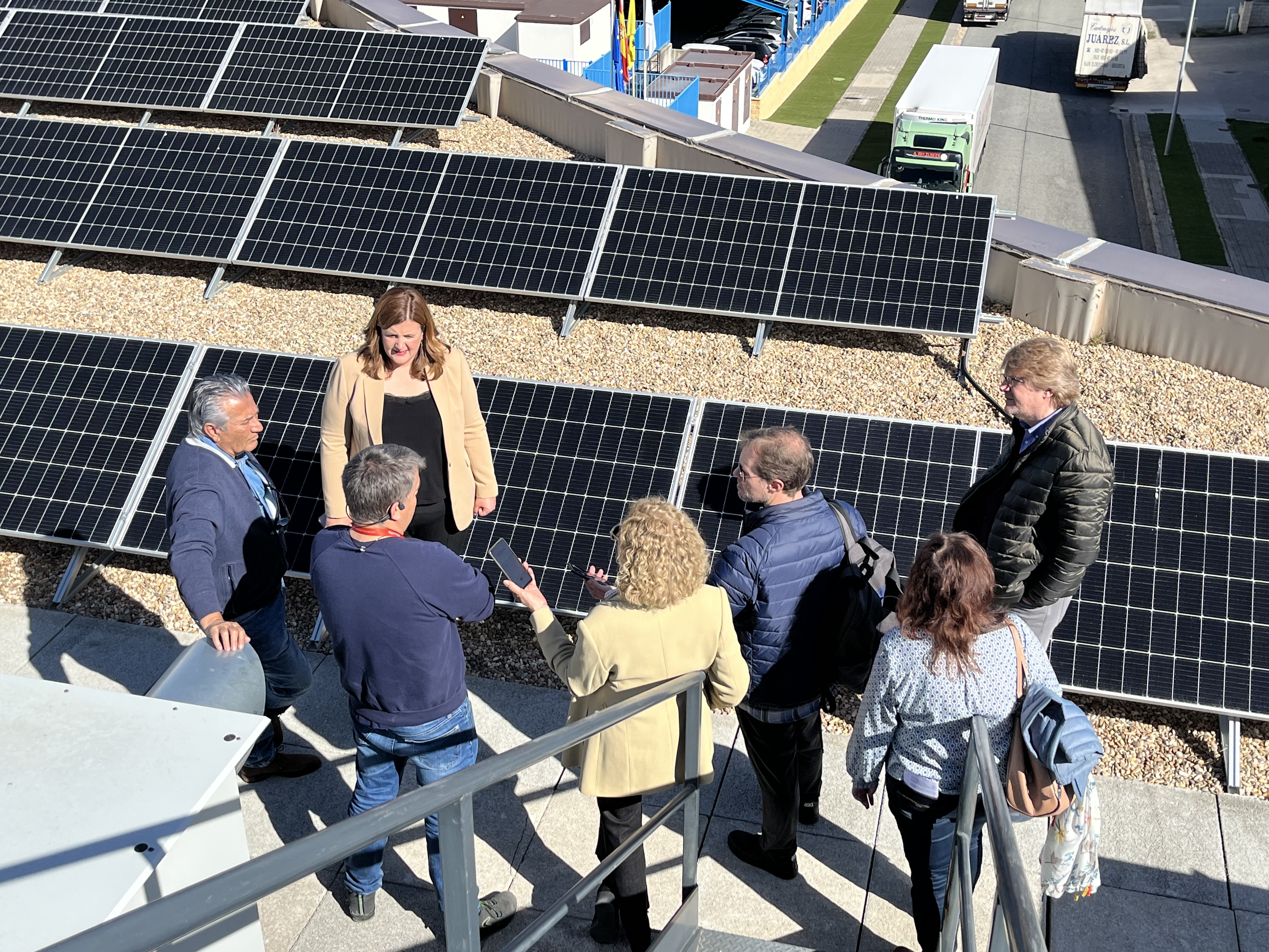 Visita Drylock alcaldesa en las placas solares