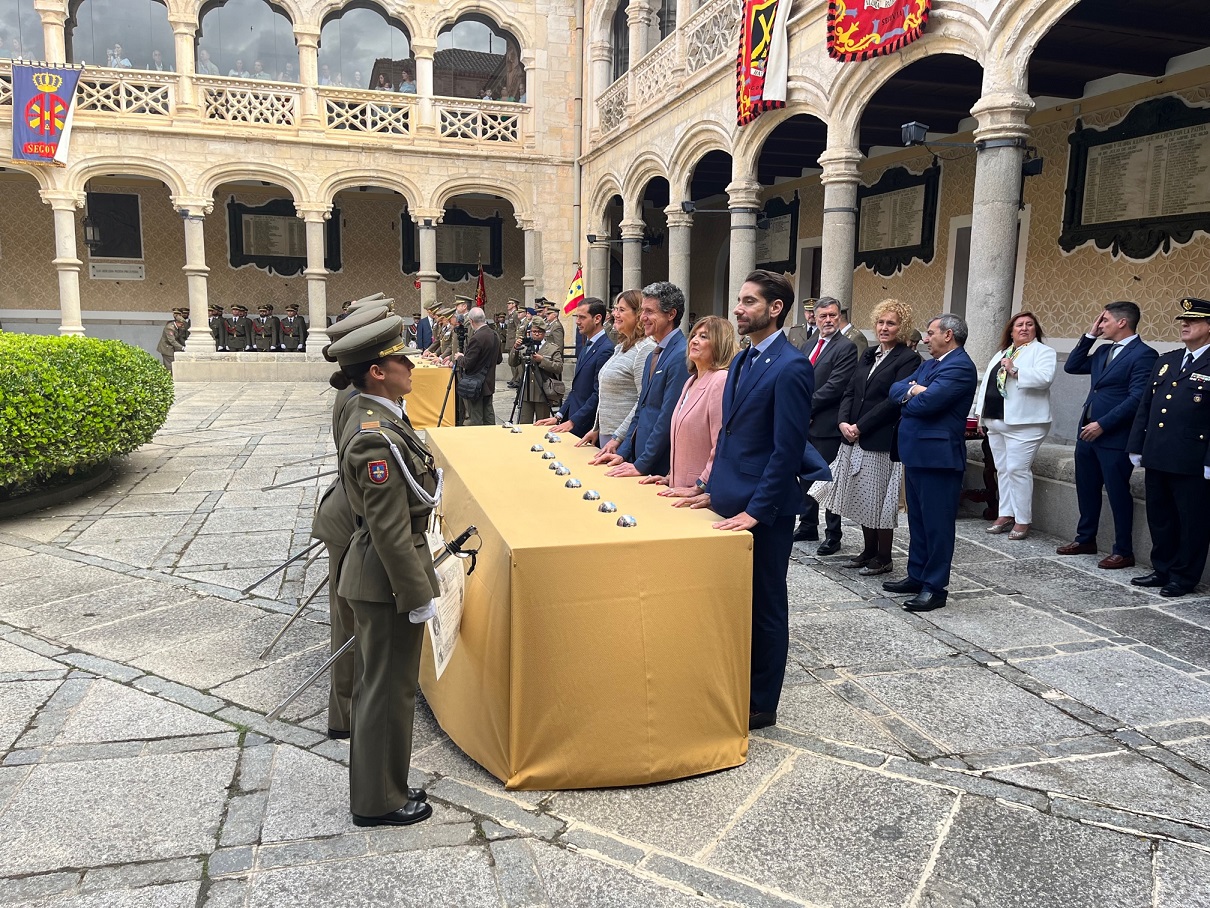 Entrega de diplomas 'Segovianos honorarios' Academia de Artillería