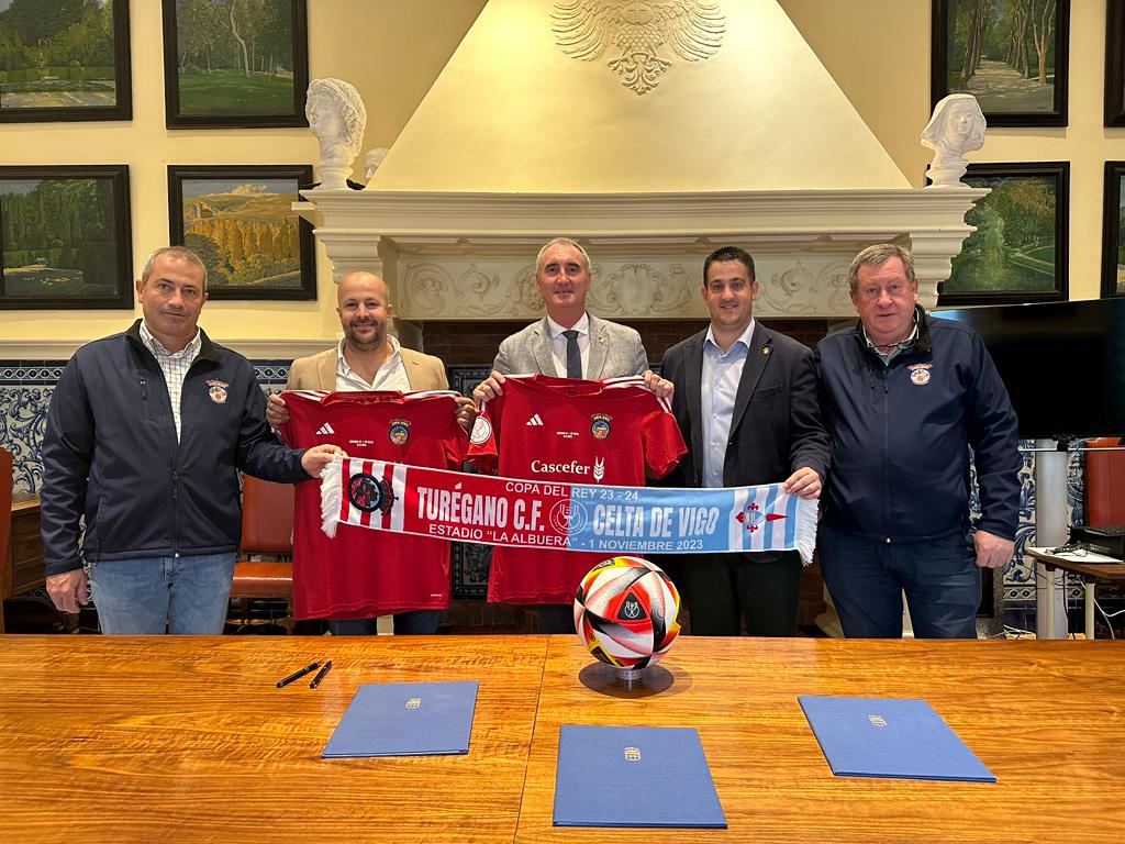 Firma convenio Turegano CF partido copa del Rey