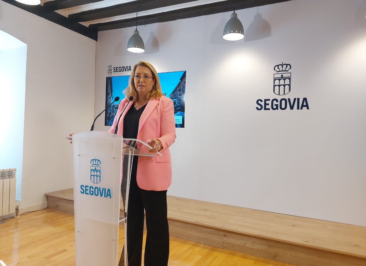 May Escobar presenta los datos de Turismo