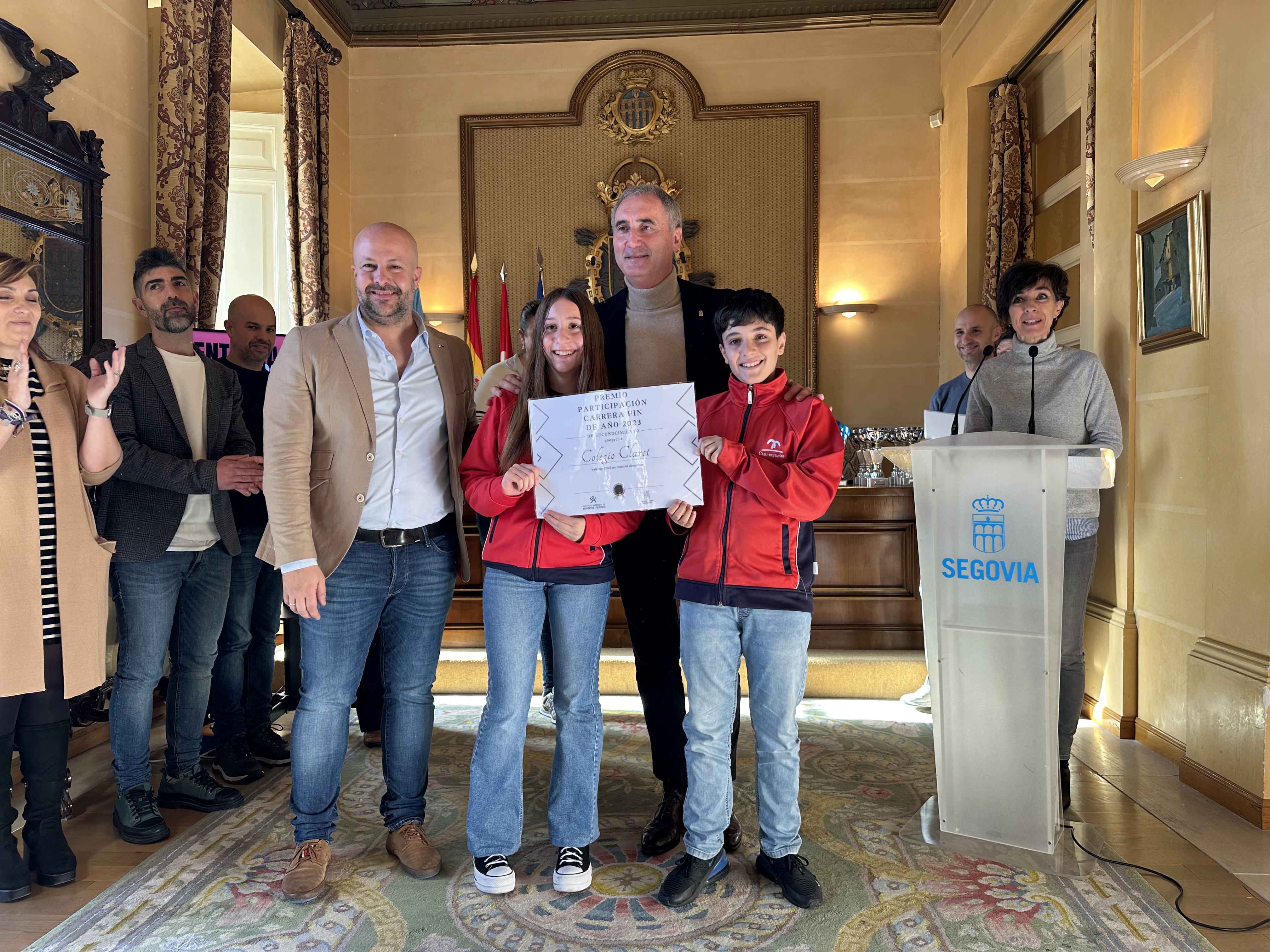 Entrega premios carrera Fin de Año salón 34
