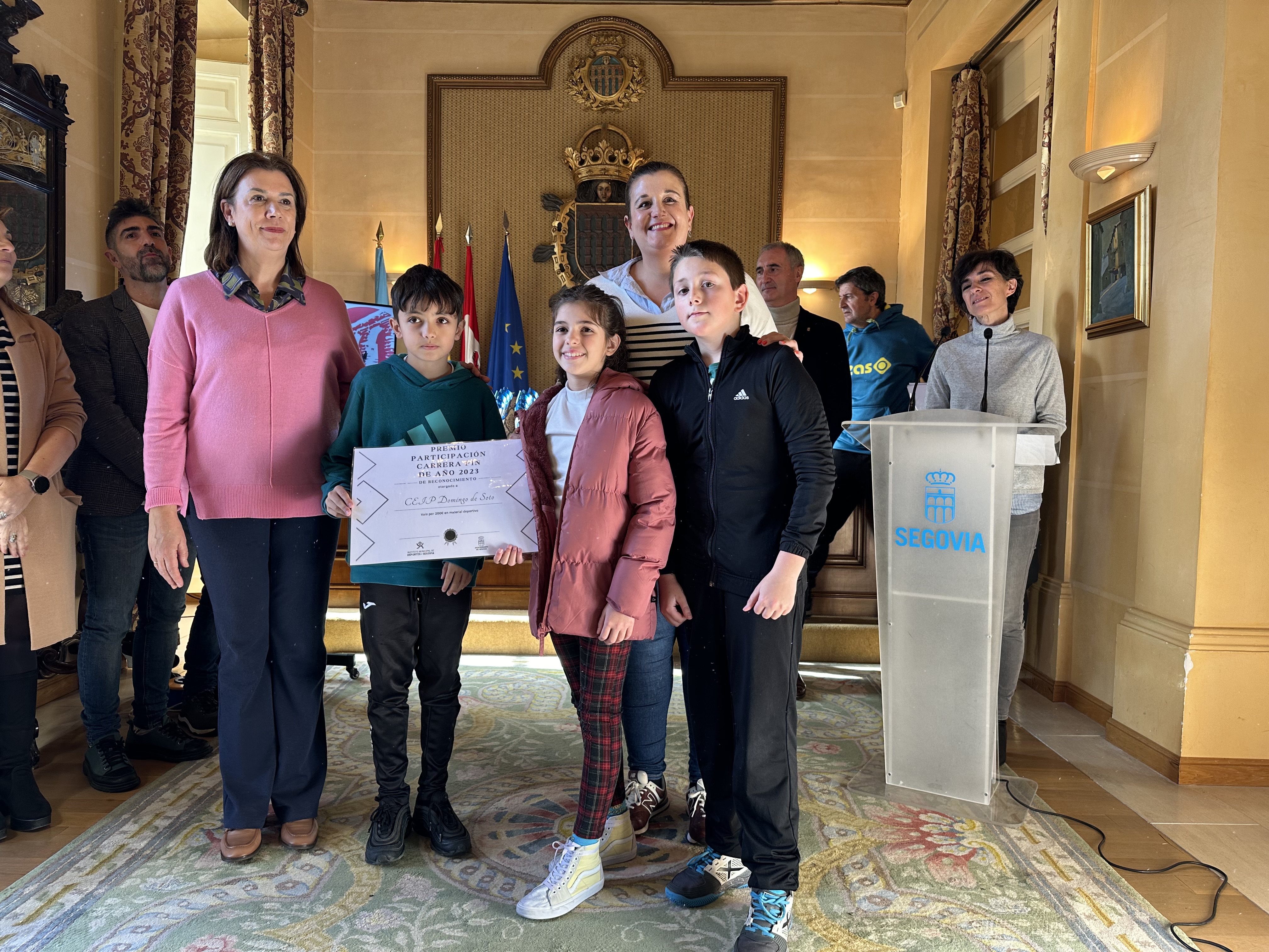 Entrega premios carrera Fin de Año salón 33