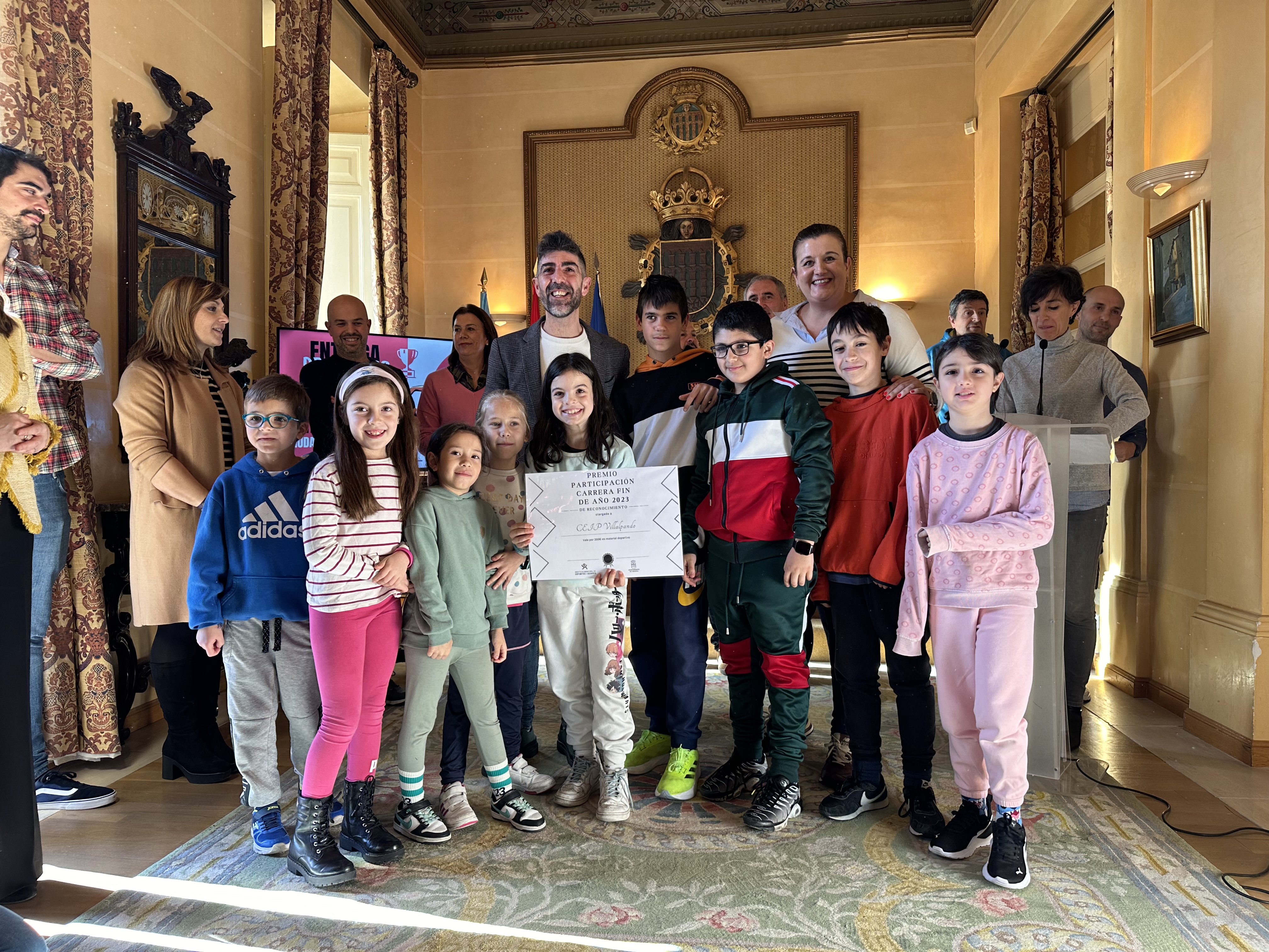 Entrega premios carrera Fin de Año salón 30