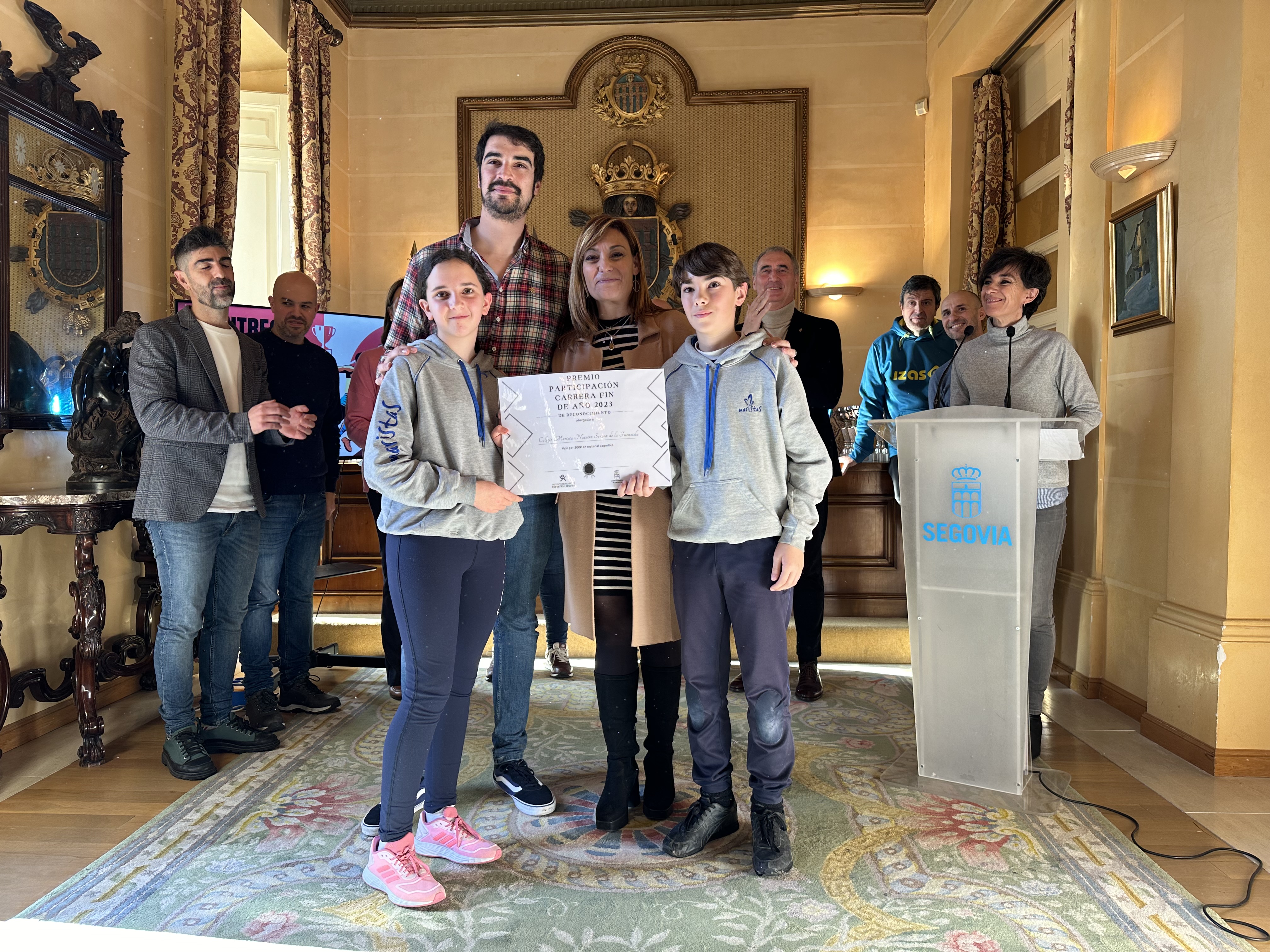 Entrega premios carrera Fin de Año salón 26
