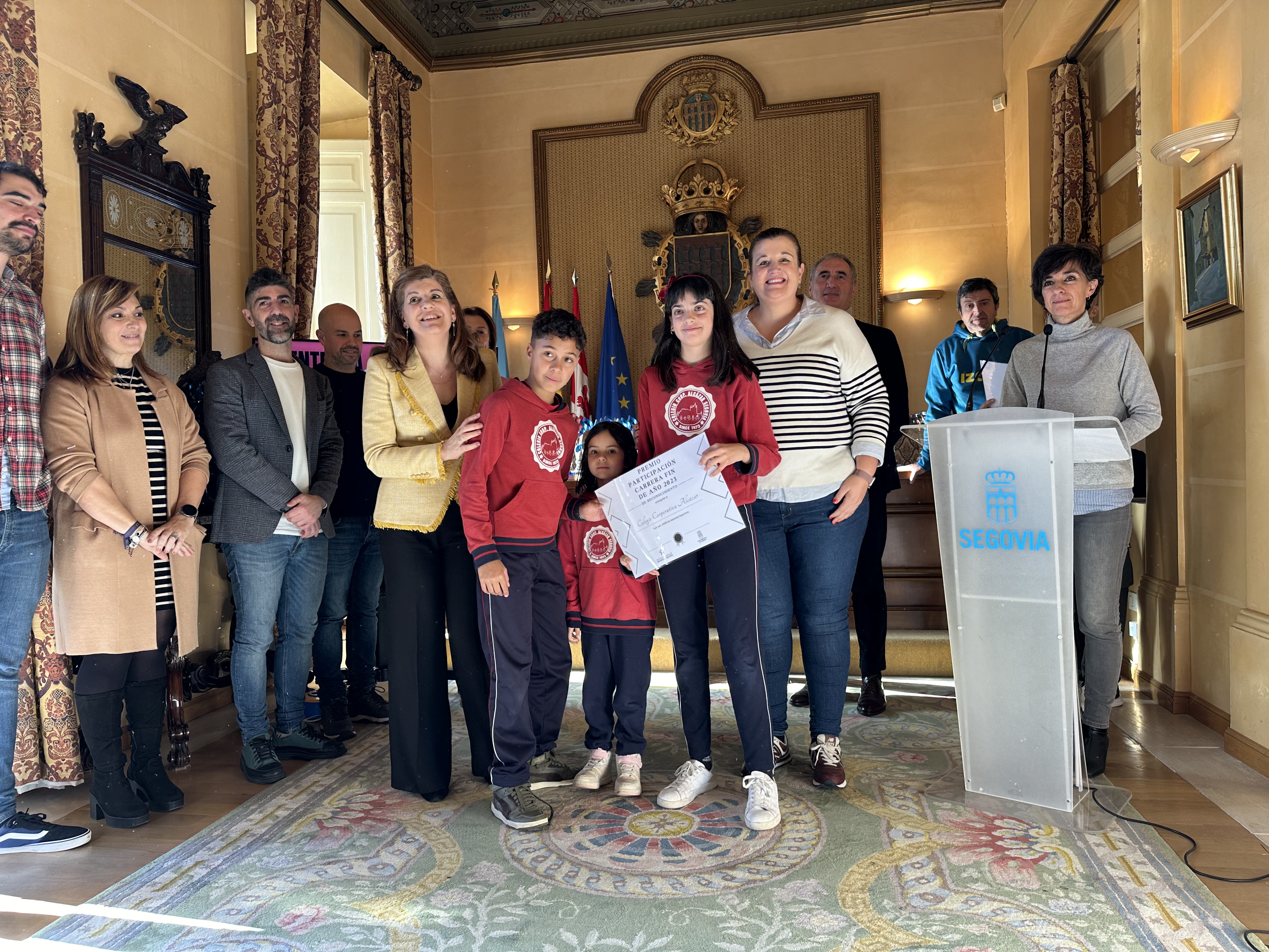 Entrega premios carrera Fin de Año salón 27