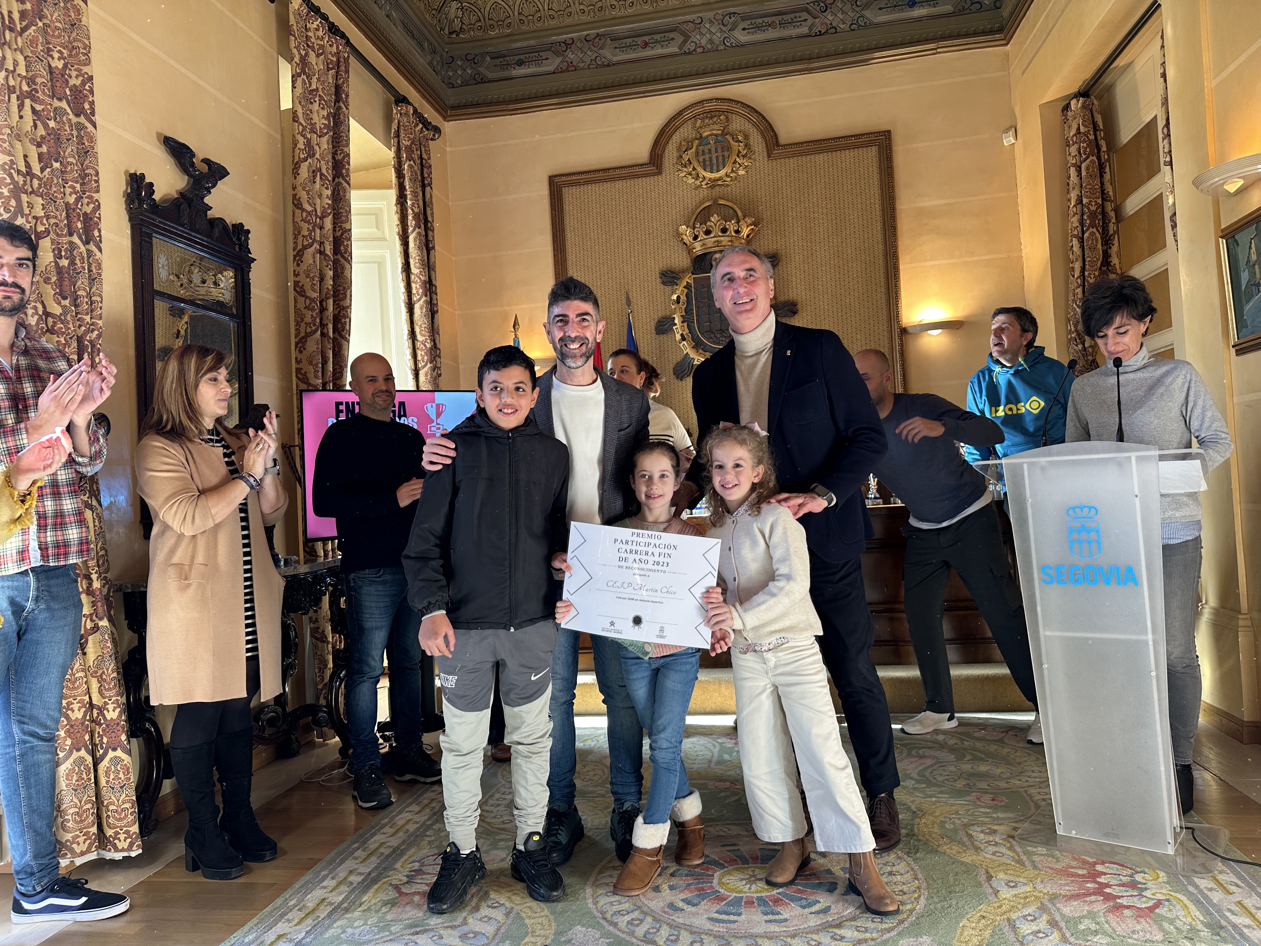 Entrega premios carrera Fin de Año salón 25