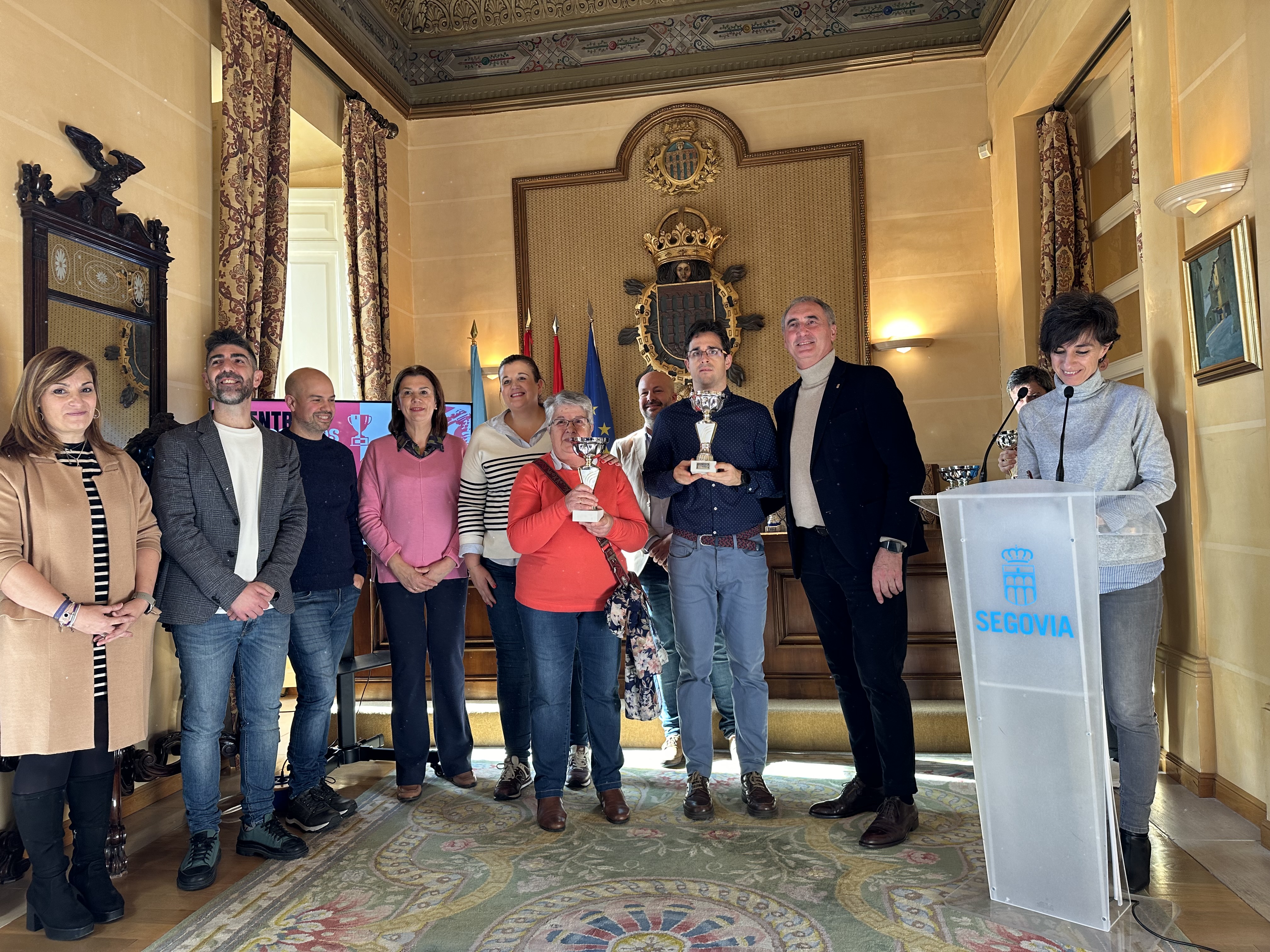 Entrega premios carrera Fin de Año salón 23