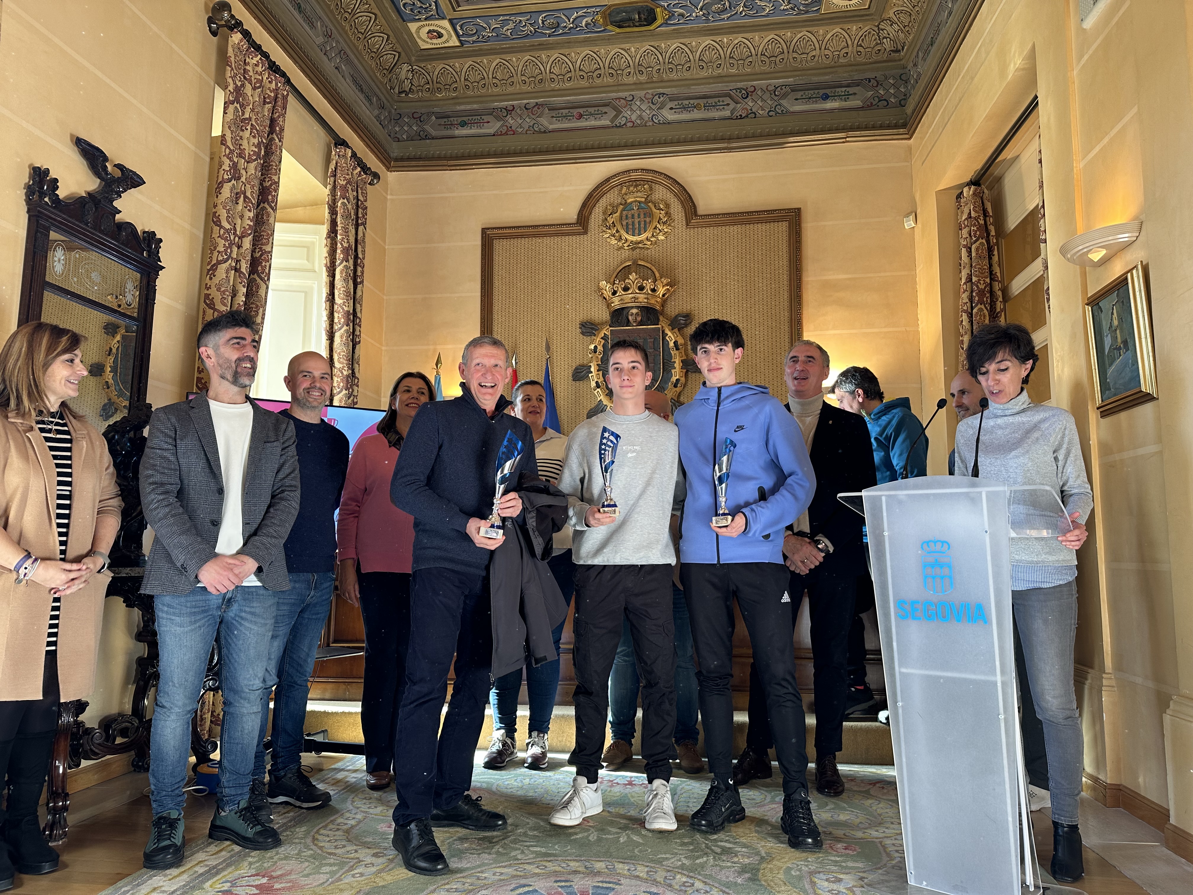 Entrega premios carrera Fin de Año salón 21