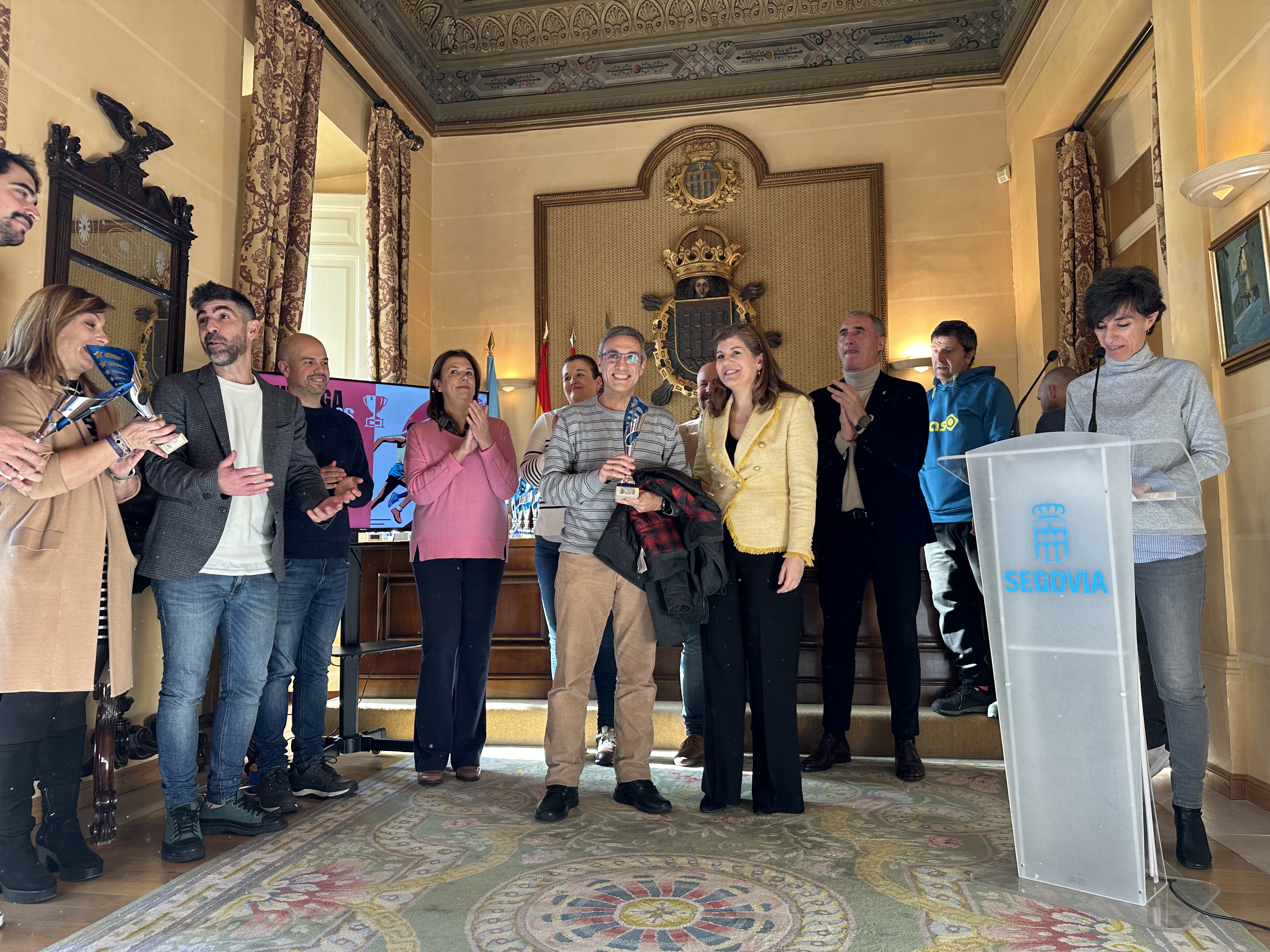Entrega premios carrera Fin de Año salón 19