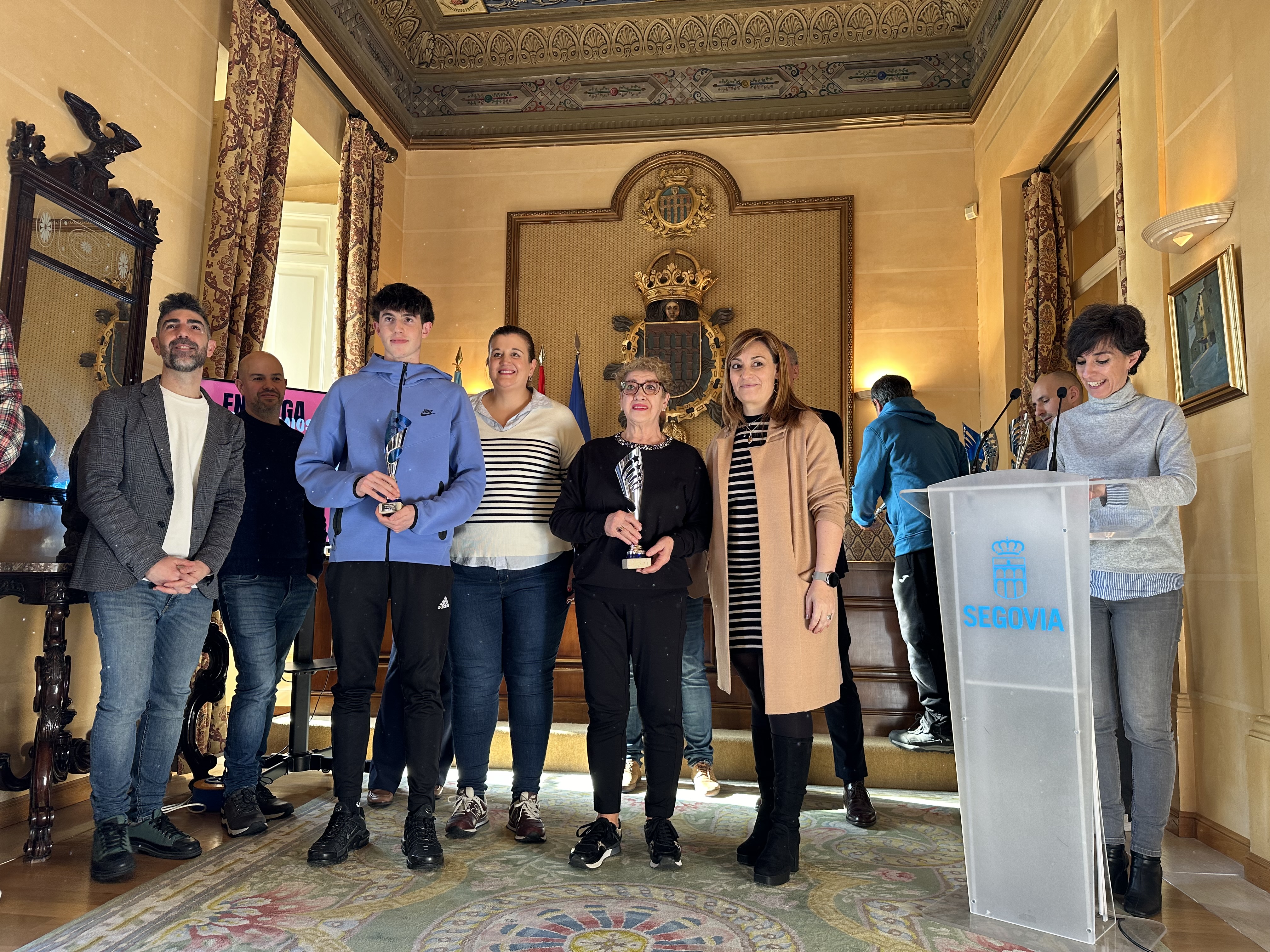 Entrega premios carrera Fin de Año salón 17