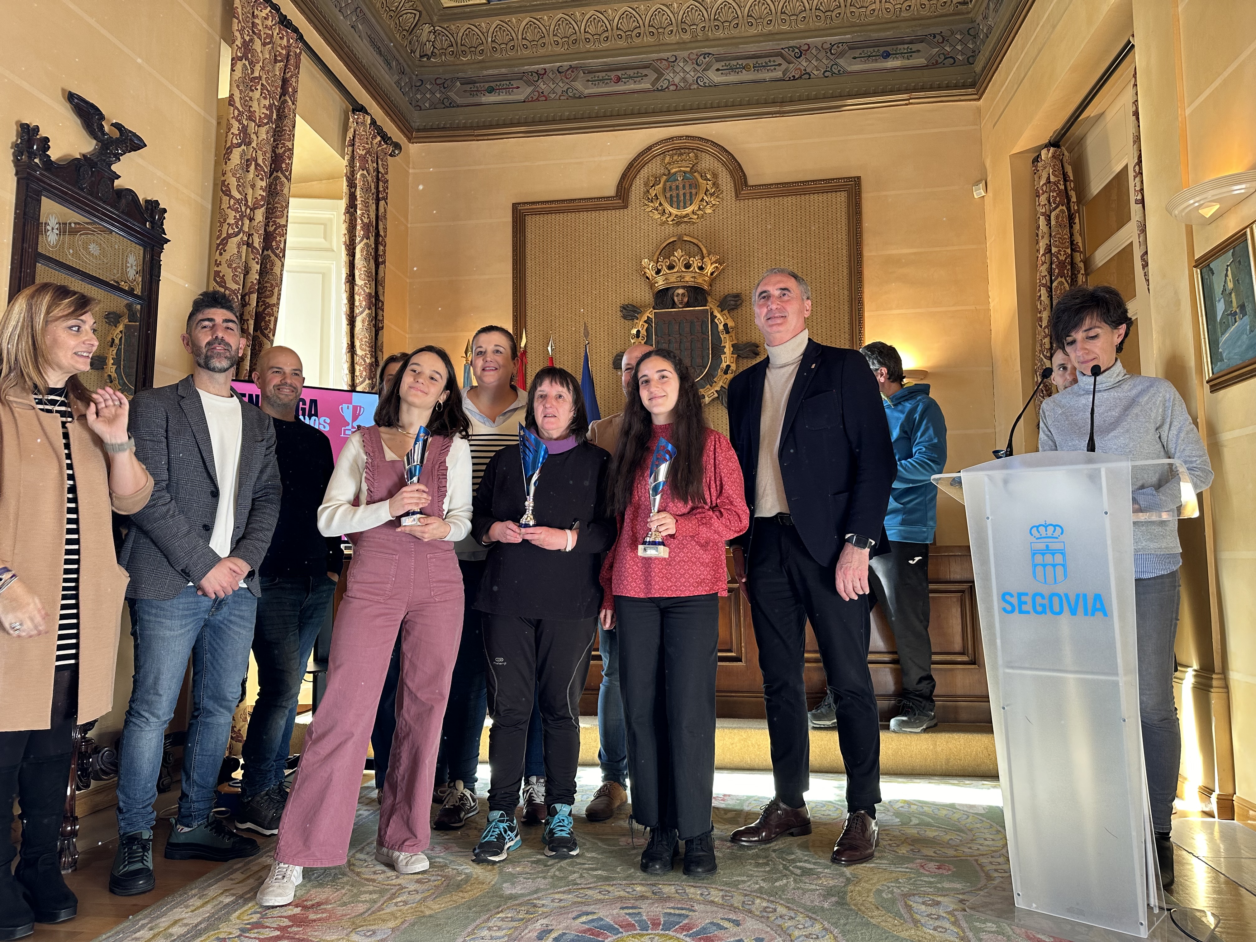 Entrega premios carrera Fin de Año salón 18