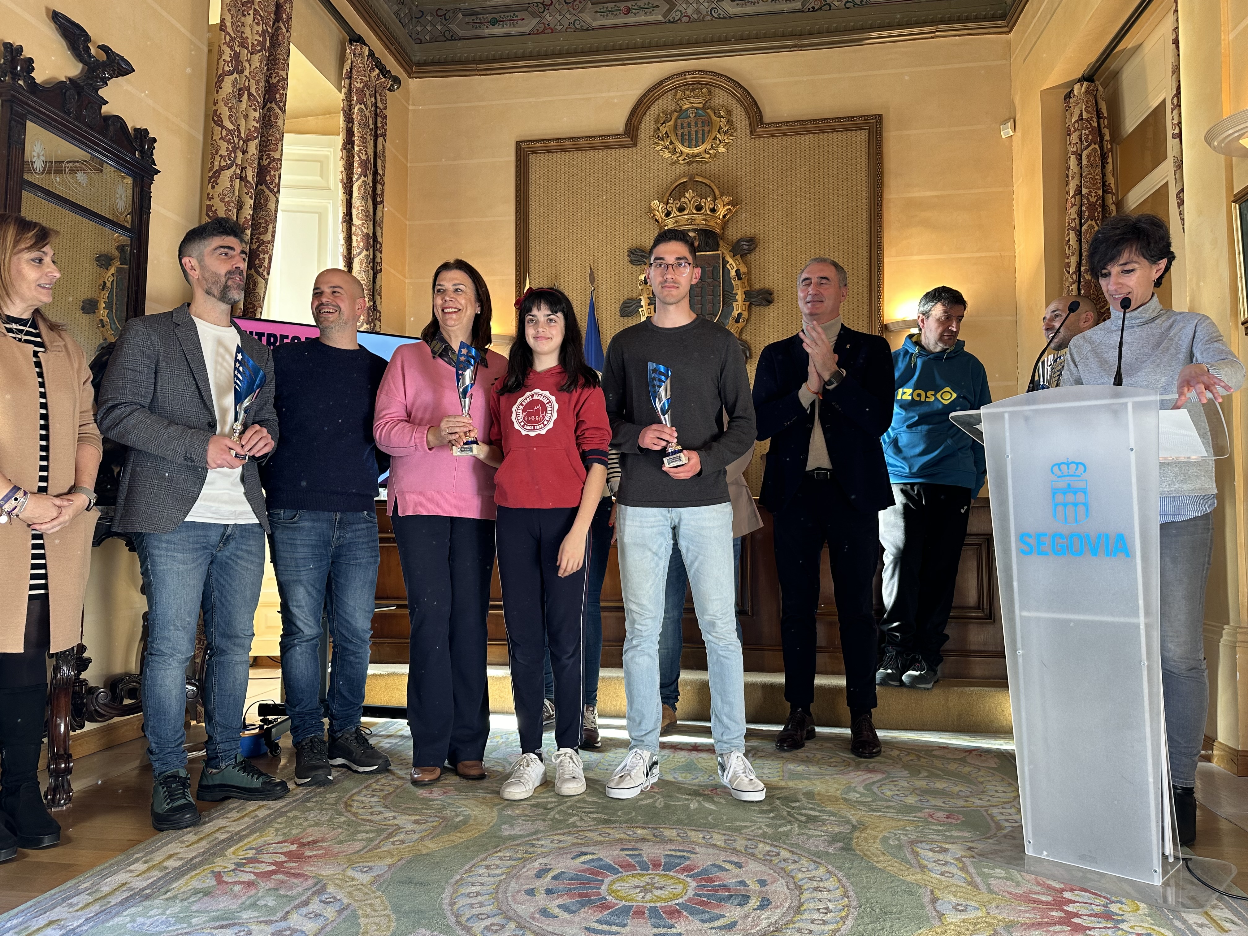 Entrega premios carrera Fin de Año salón 16