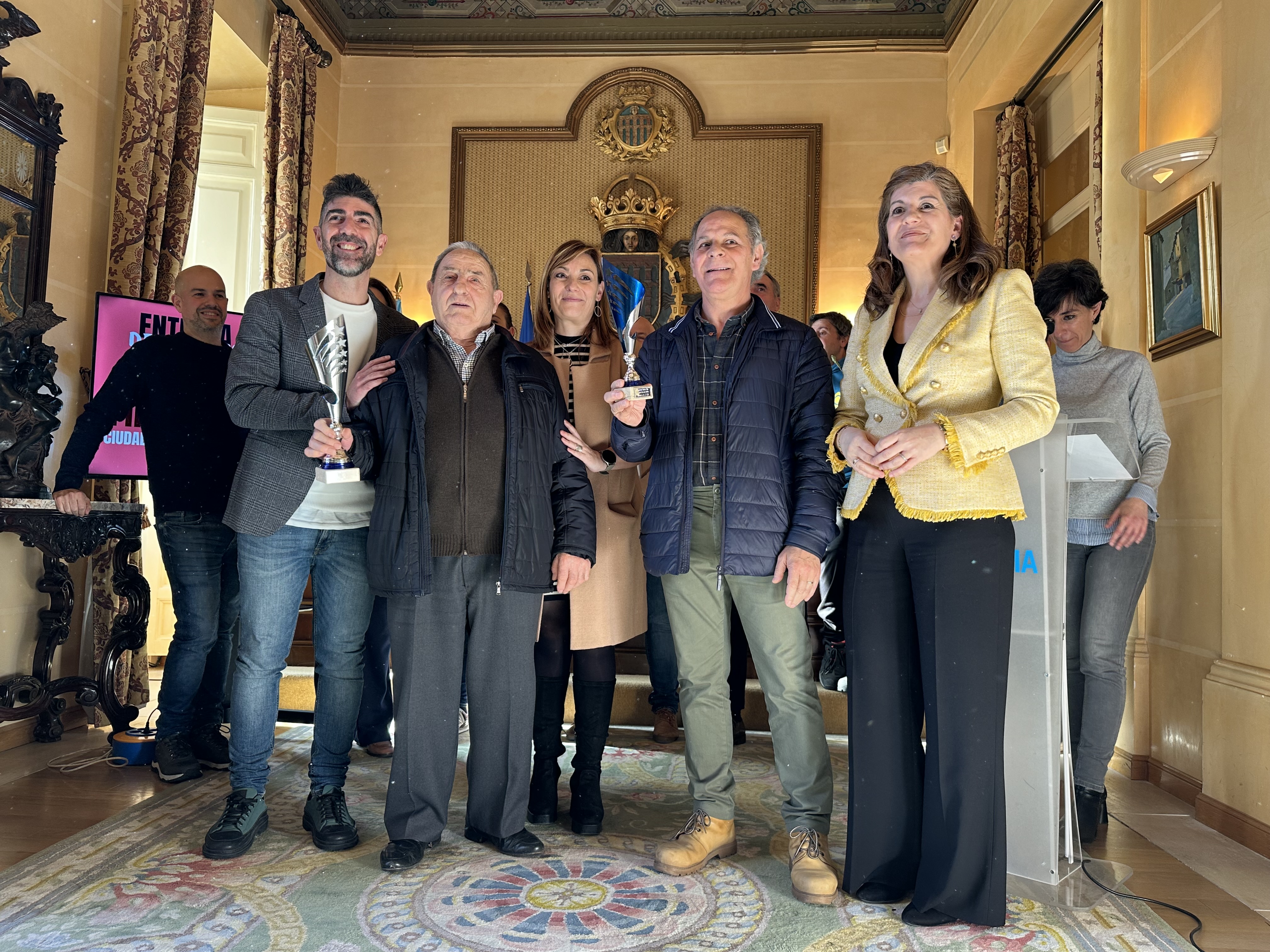 Entrega premios carrera Fin de Año salón 14