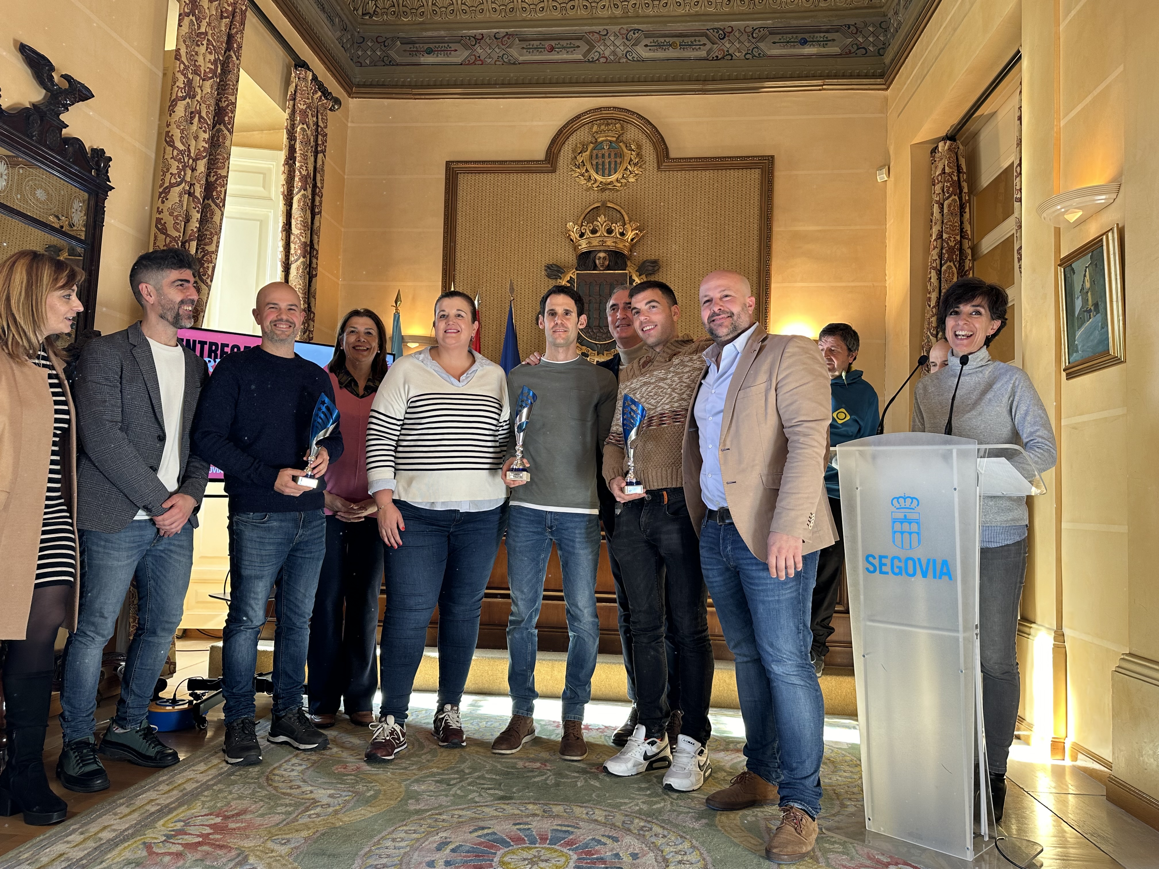 Entrega premios carrera Fin de Año salón 15