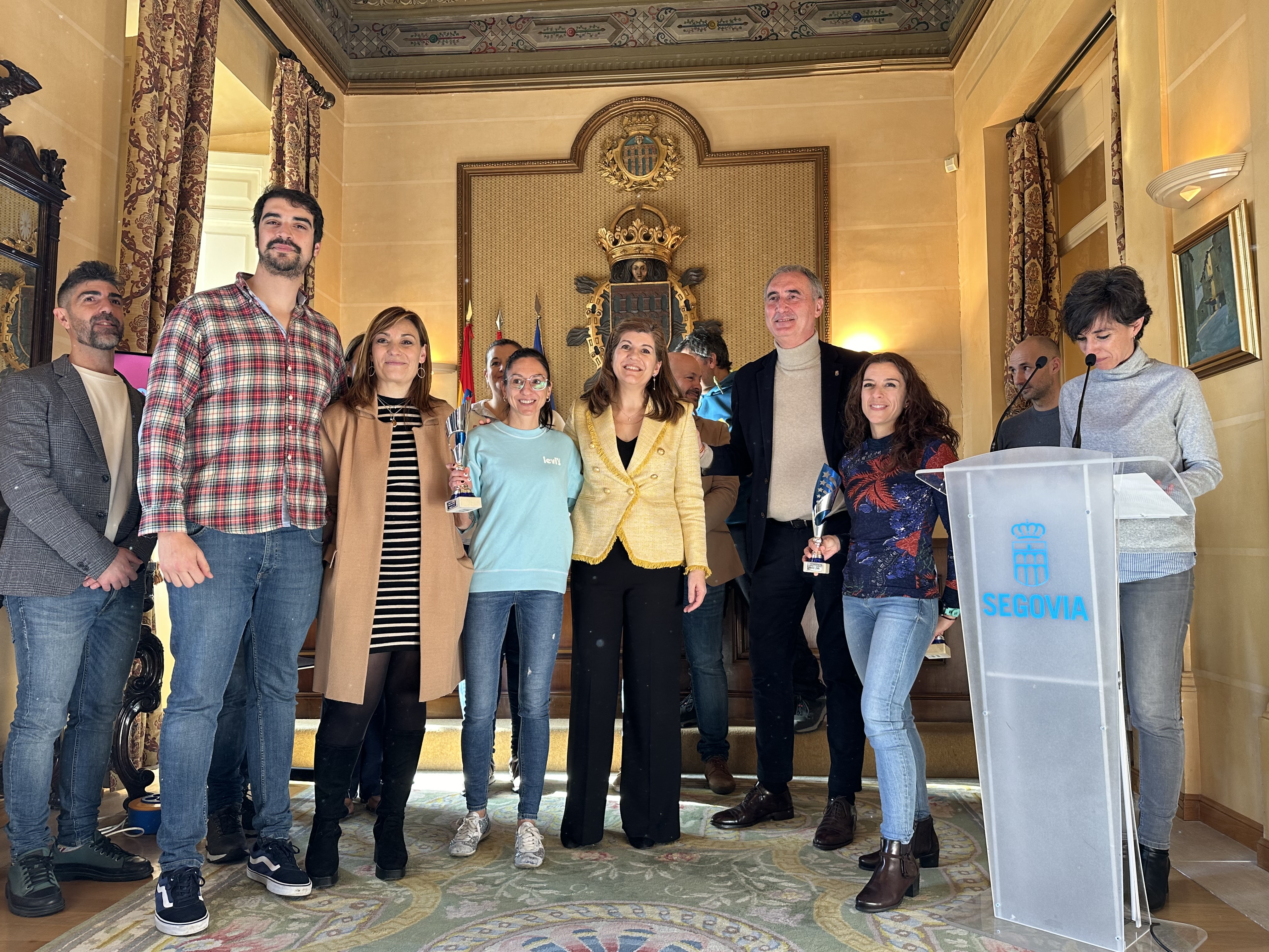Entrega premios carrera Fin de Año salón 12