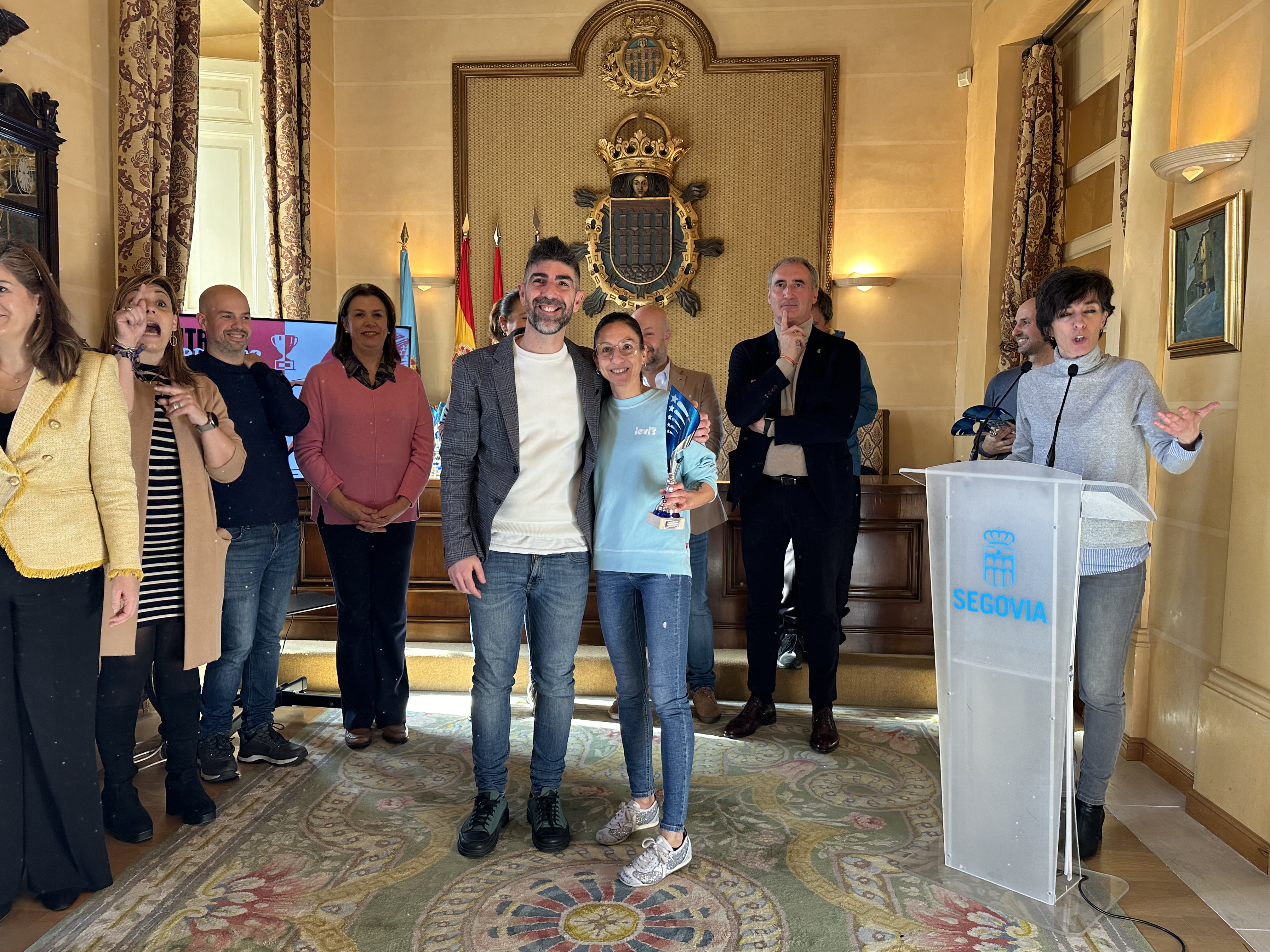 Entrega premios carrera Fin de Año salón 13