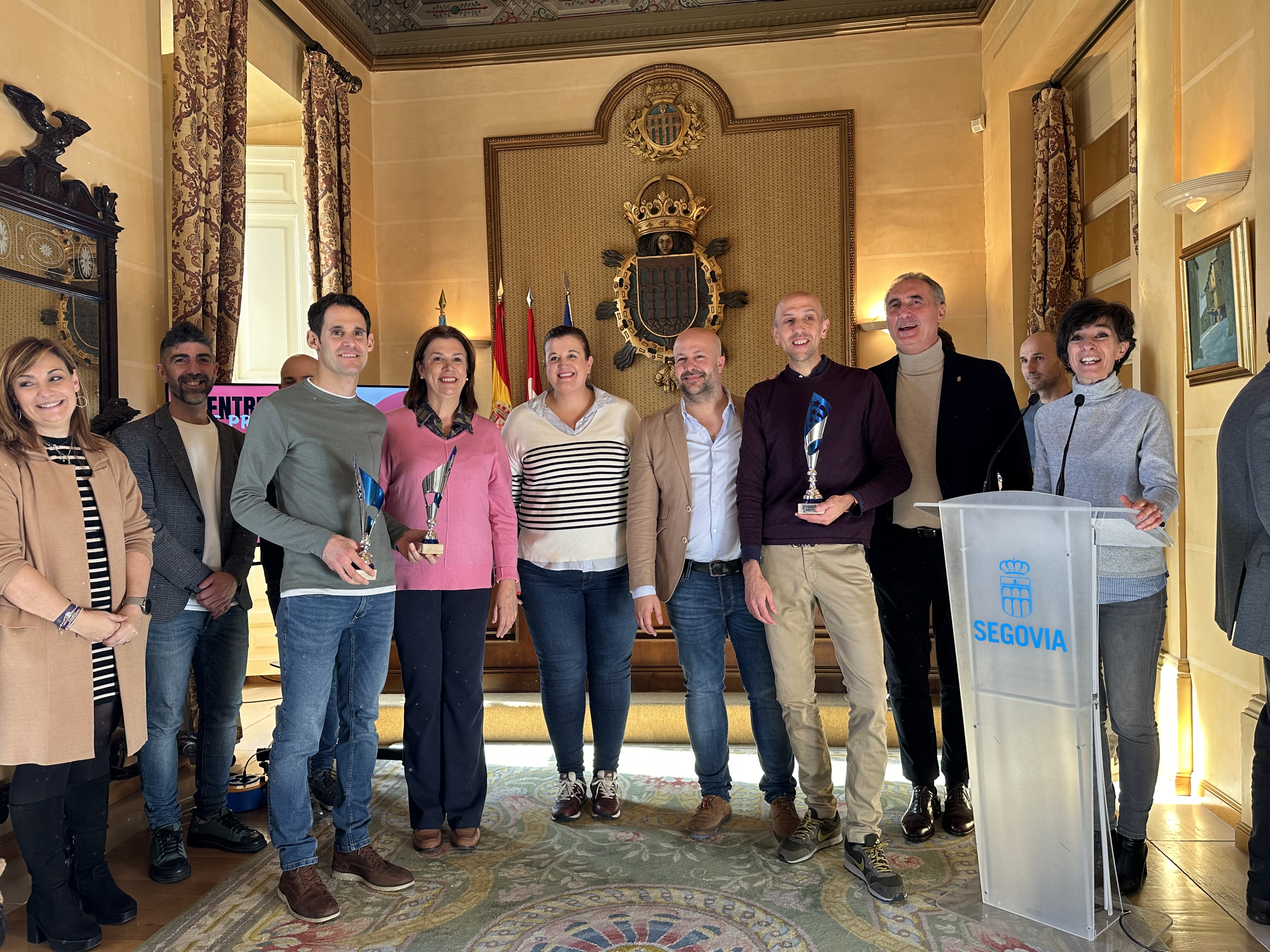 Entrega premios carrera Fin de Año salón 10