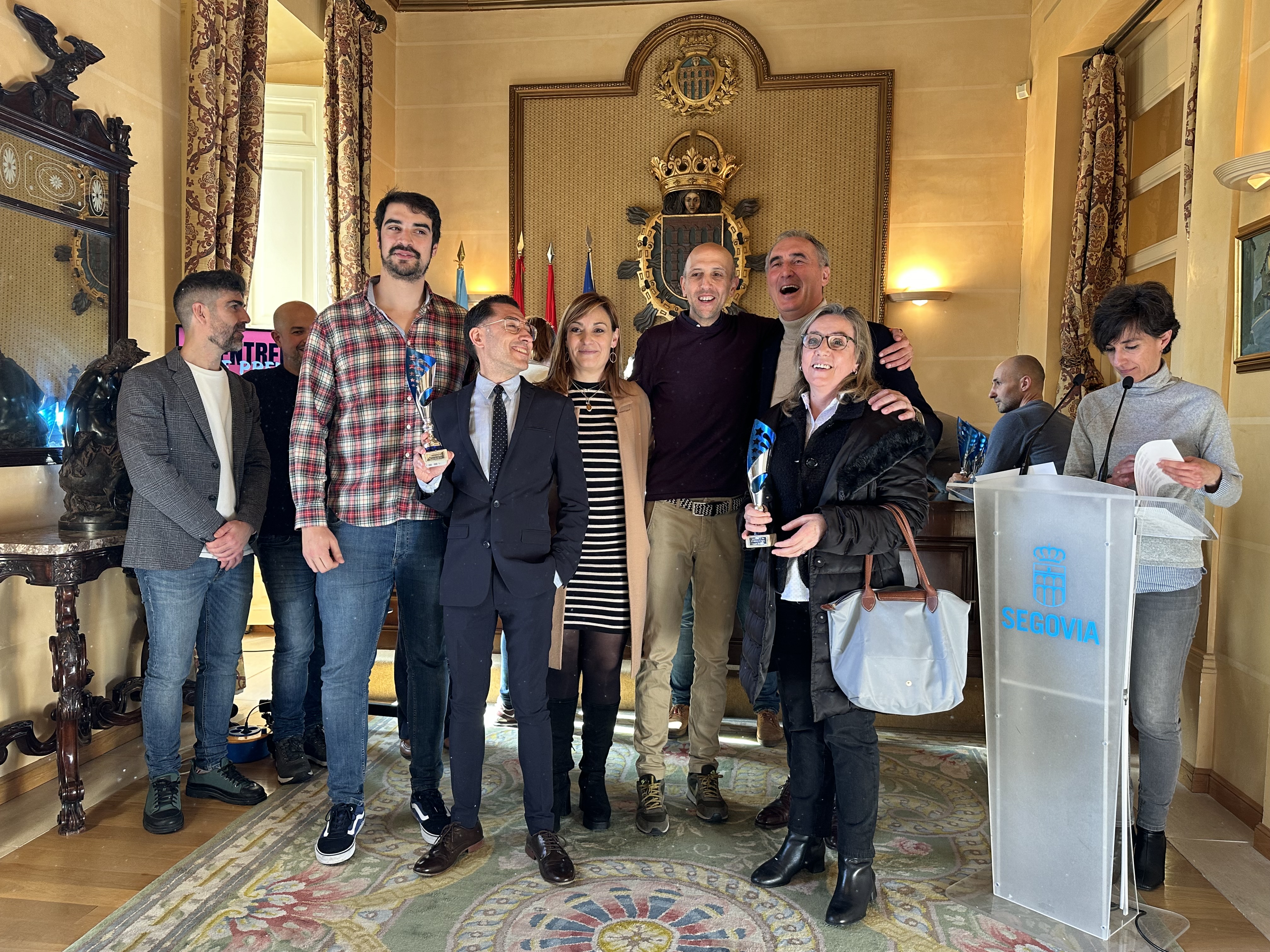 Entrega premios carrera Fin de Año salón 11