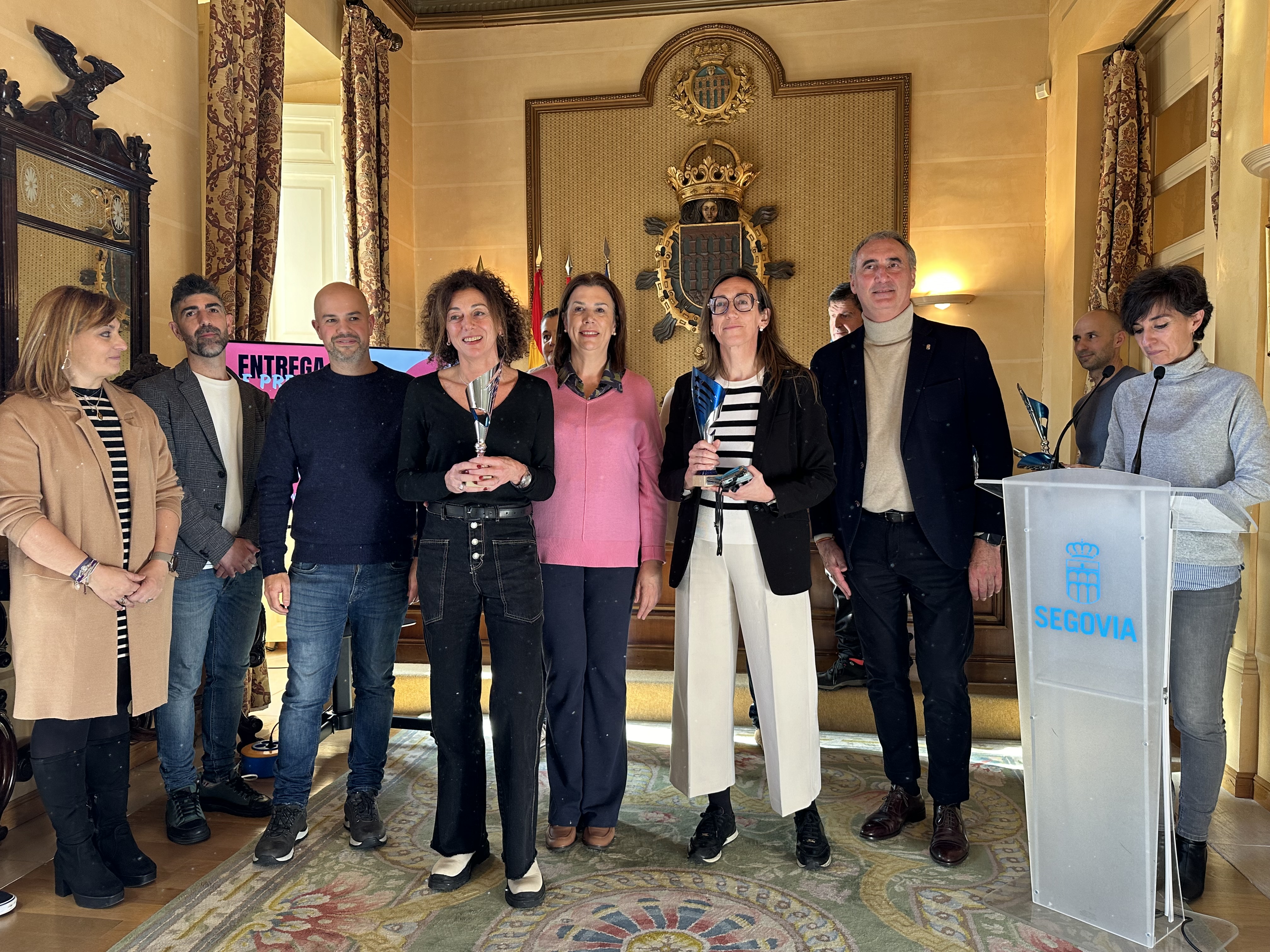 Entrega premios carrera Fin de Año salón 8