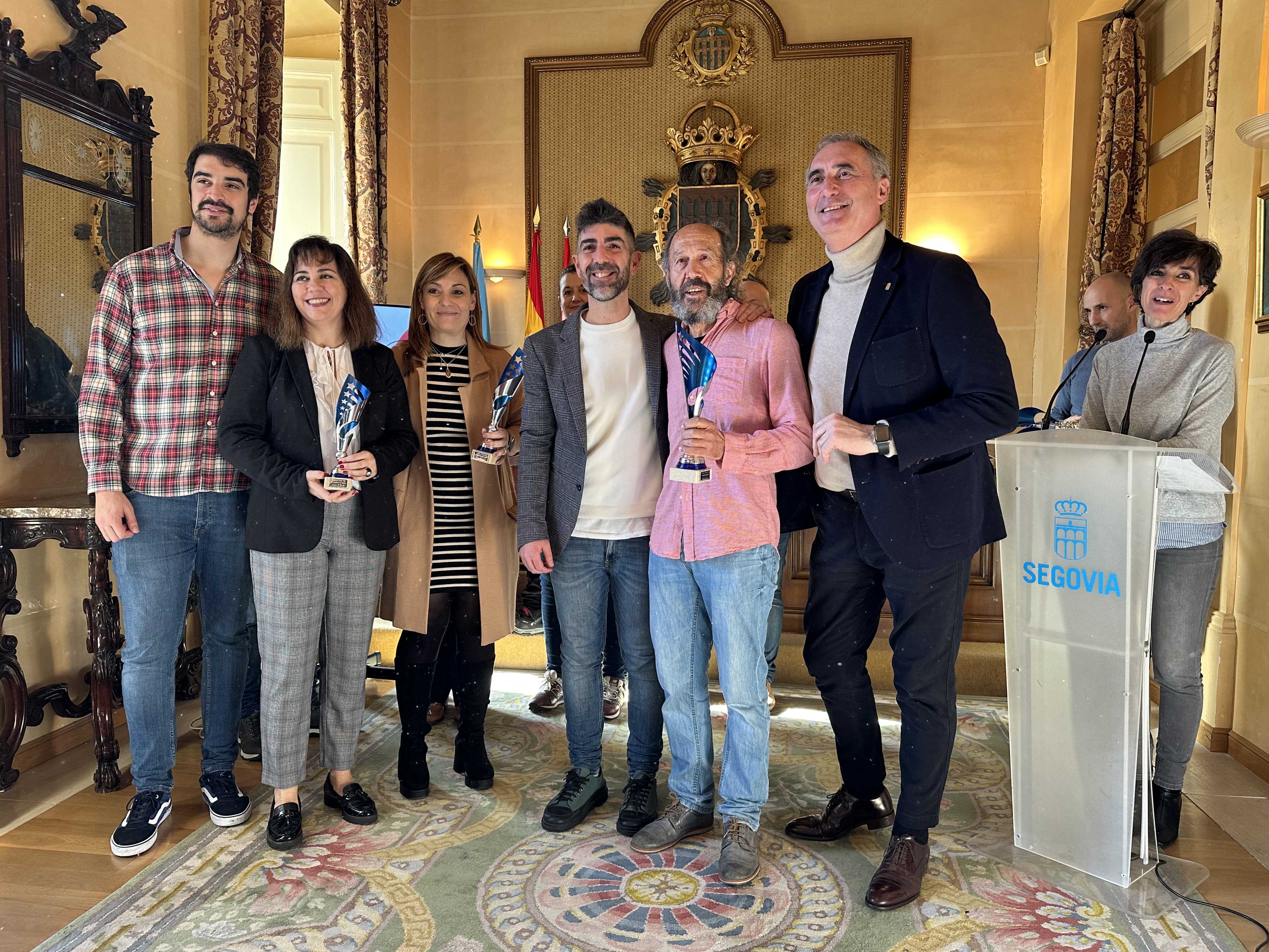 Entrega premios carrera Fin de Año salón 9