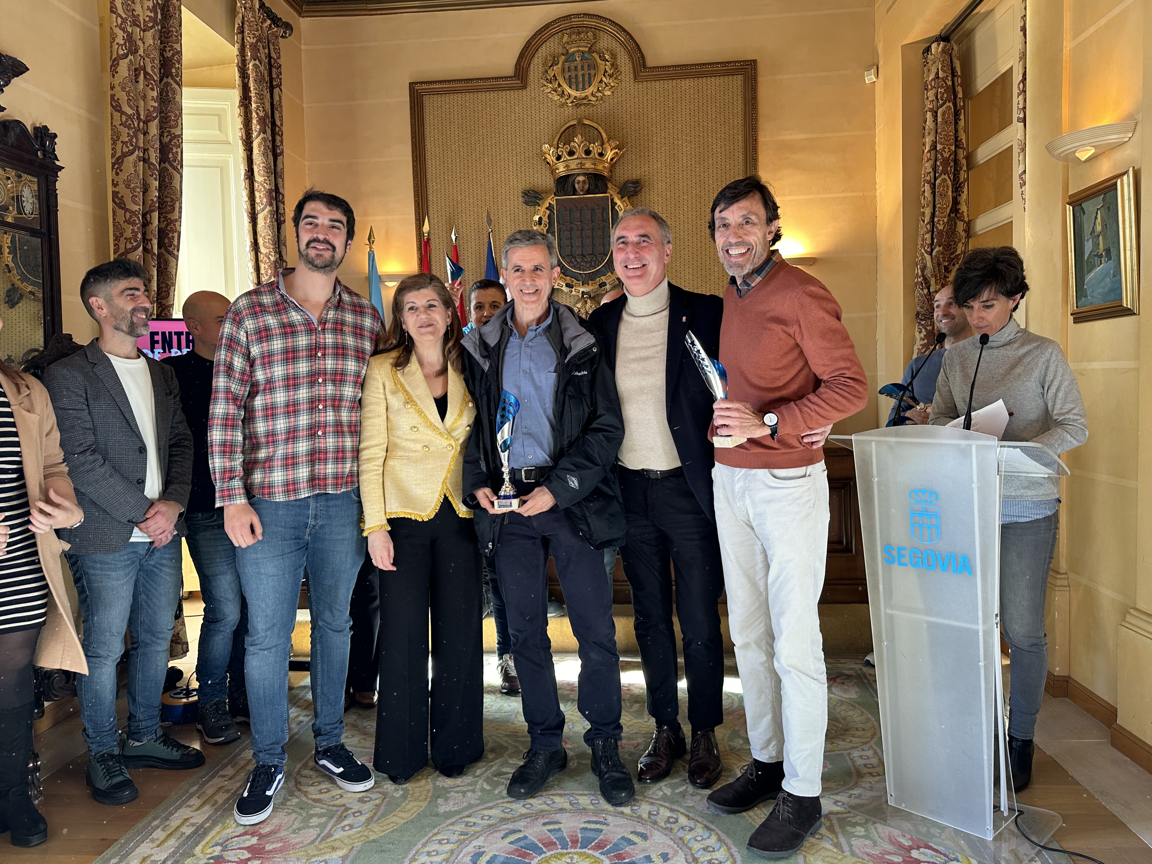 Entrega premios carrera Fin de Año salón 9