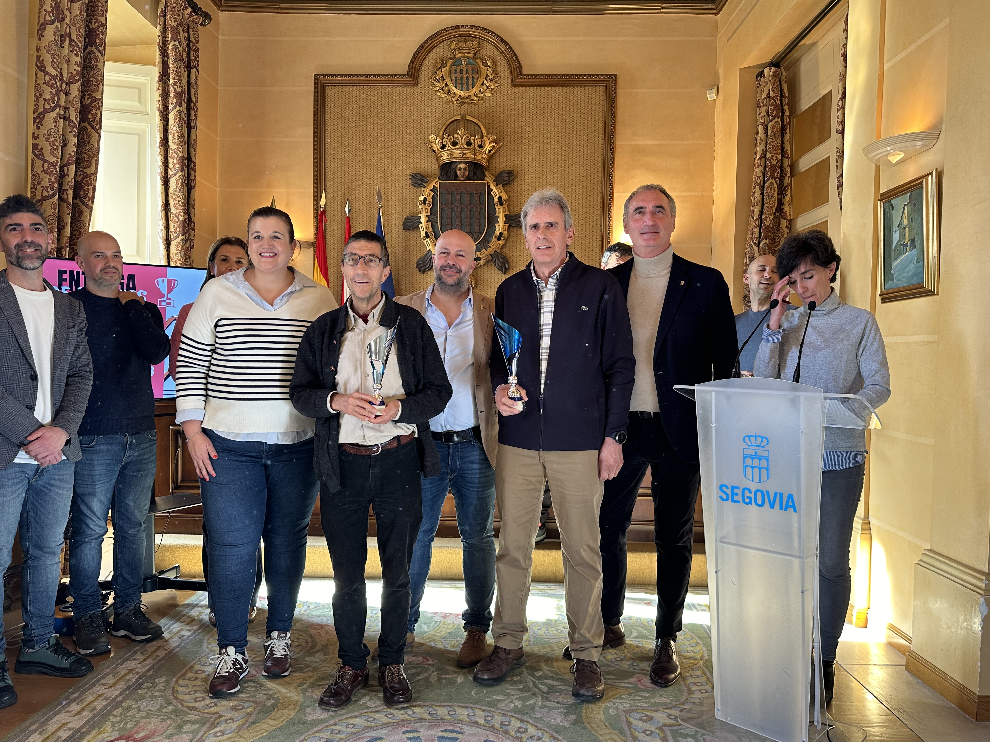 Entrega premios carrera Fin de Año salón 7