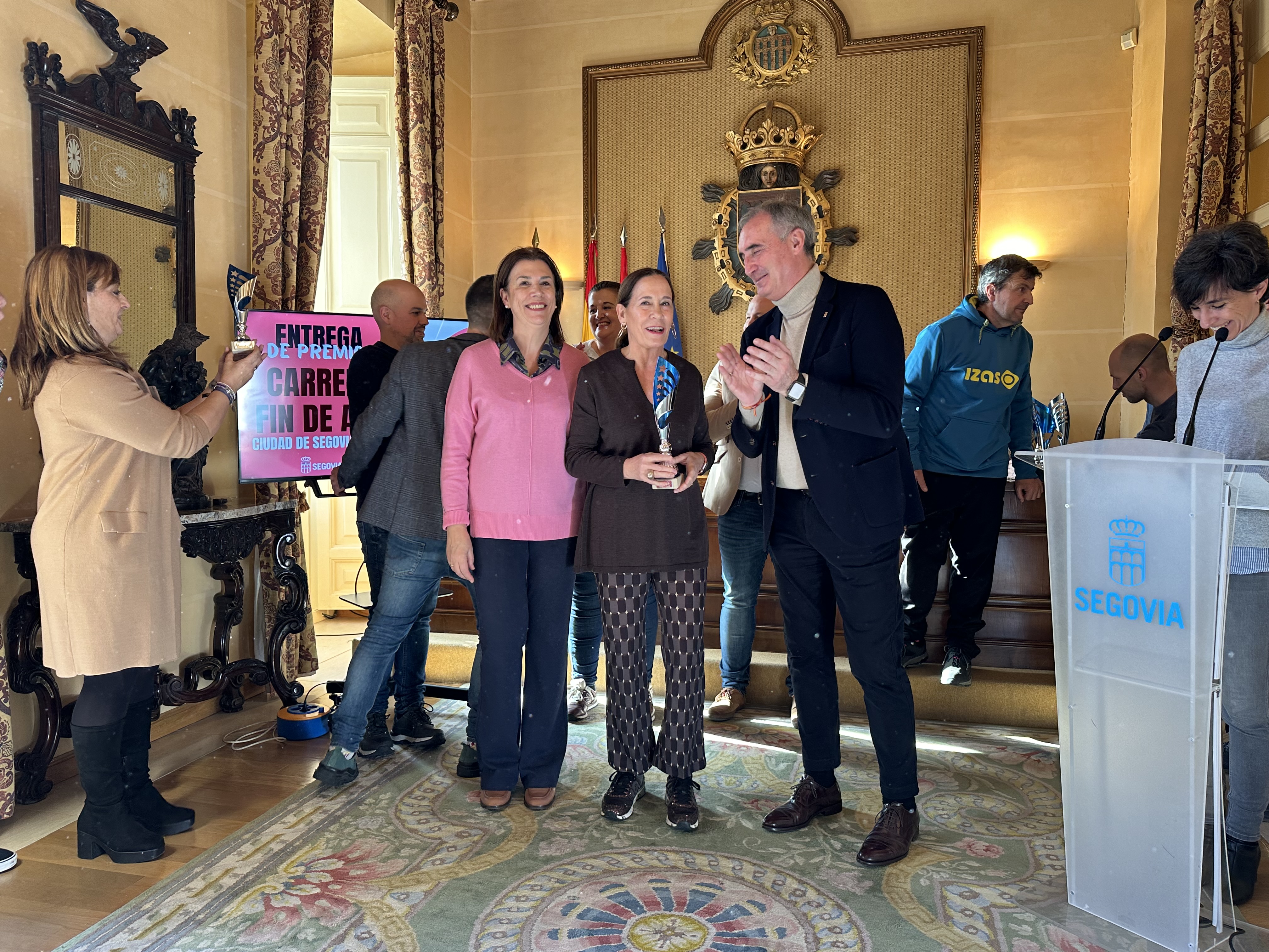 Entrega premios carrera Fin de Año salón 4