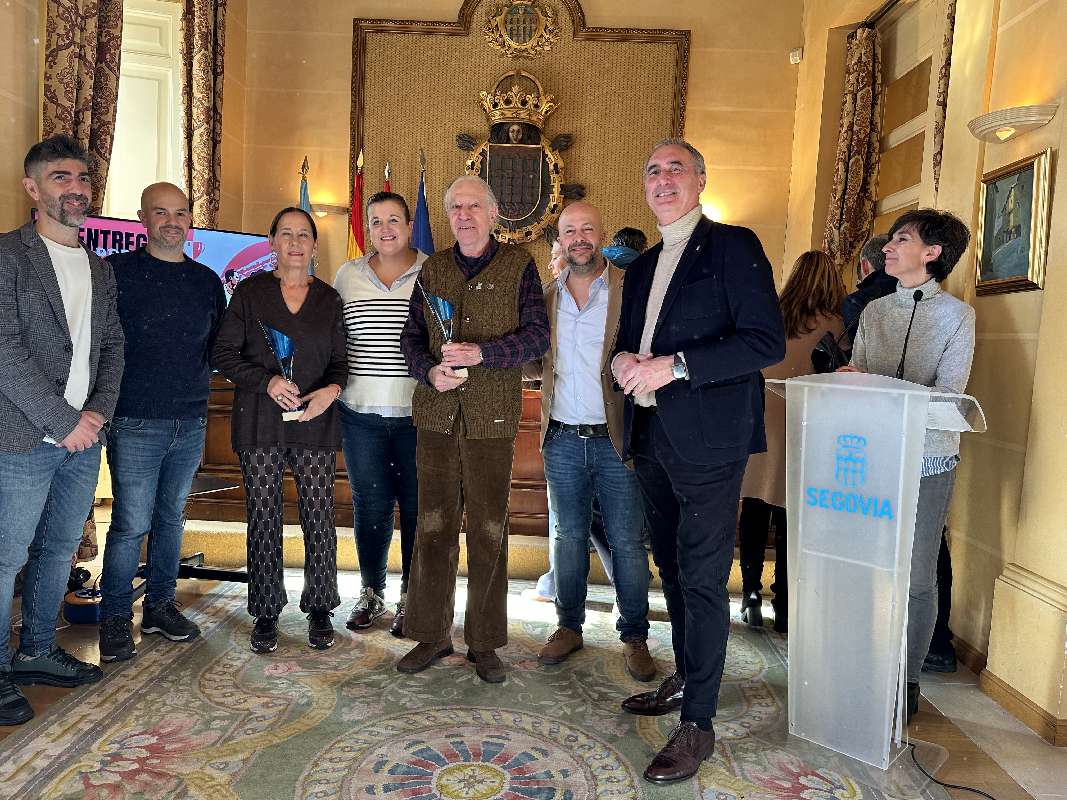 Entrega premios carrera Fin de Año salón 7