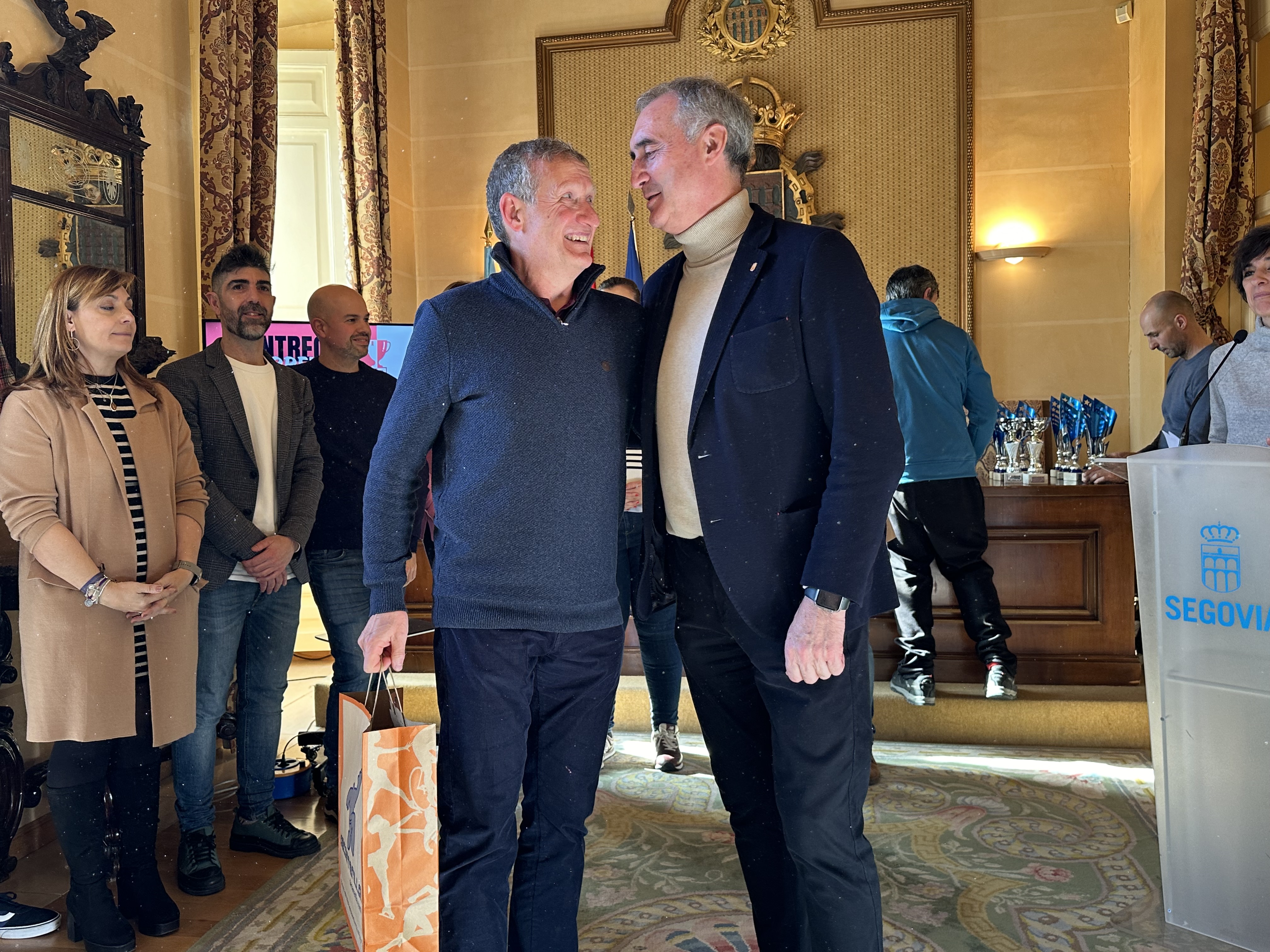 Entrega premios carrera Fin de Año salón 1