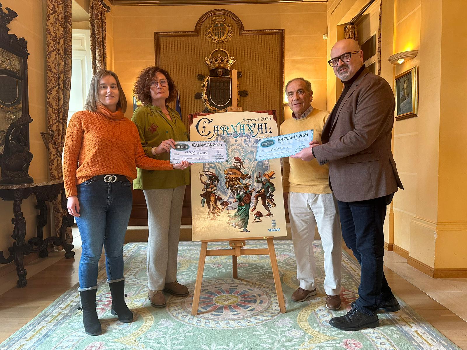 Entrega de los cheques de la recaudación de carnaval