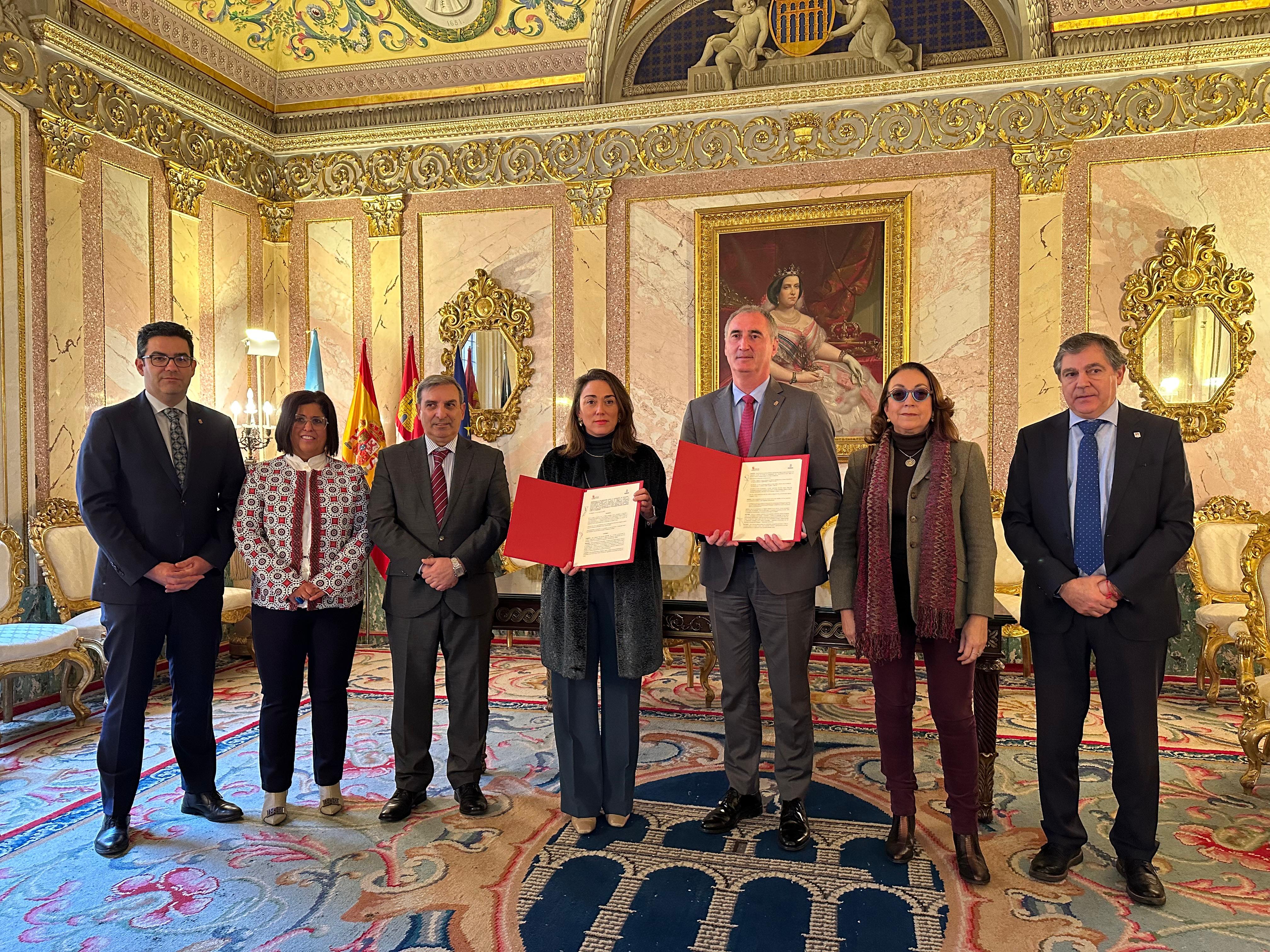 La Junta y el Ayuntamiento de Segovia firman un acuerdo de colaboración para el cambio de titularidad de cuatro tramos de carreteras autonómicas y un tramo municipal