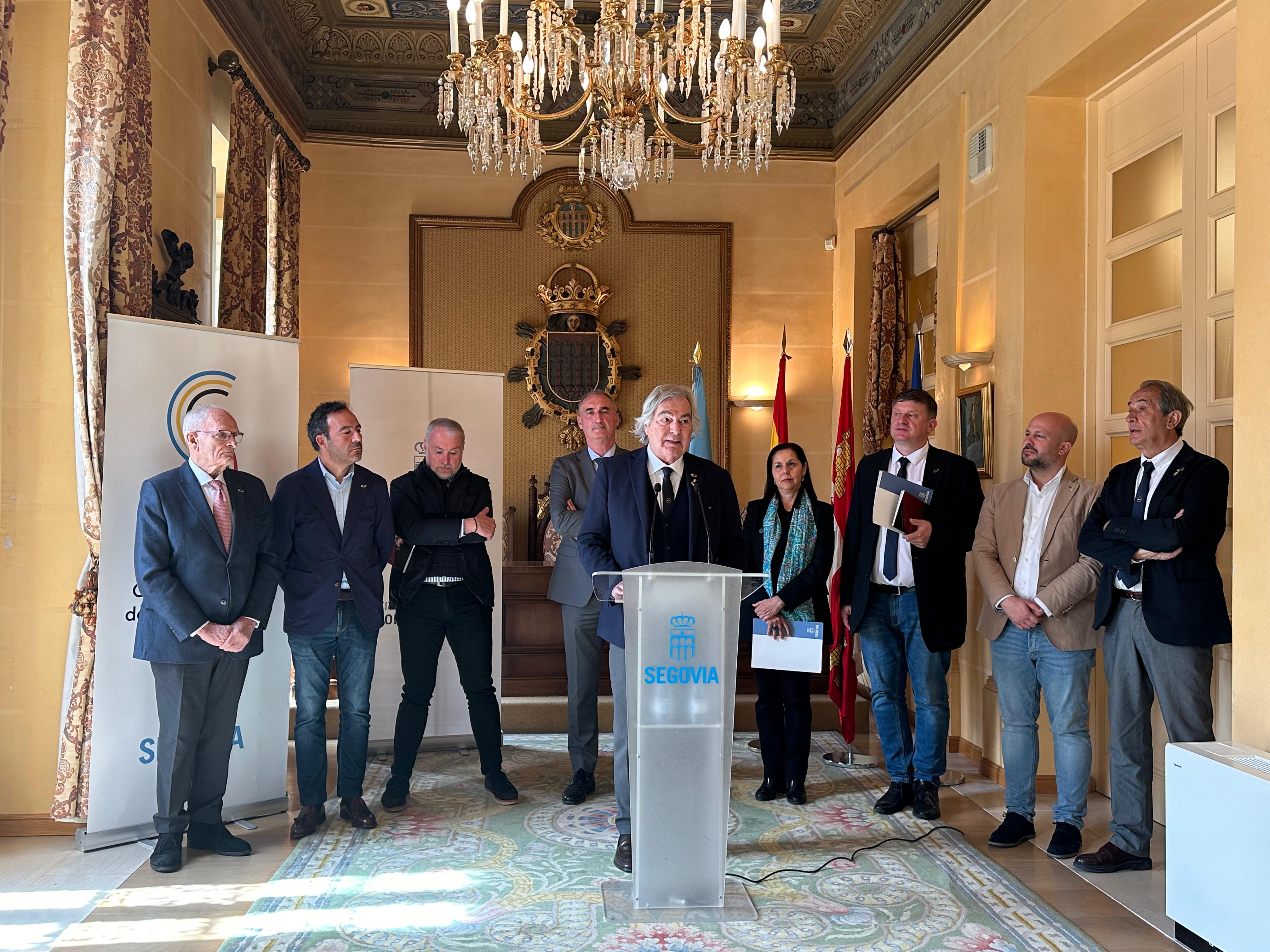 El presidente del comité  en la defensa de la candidatura Ciudad Europea del Deporte