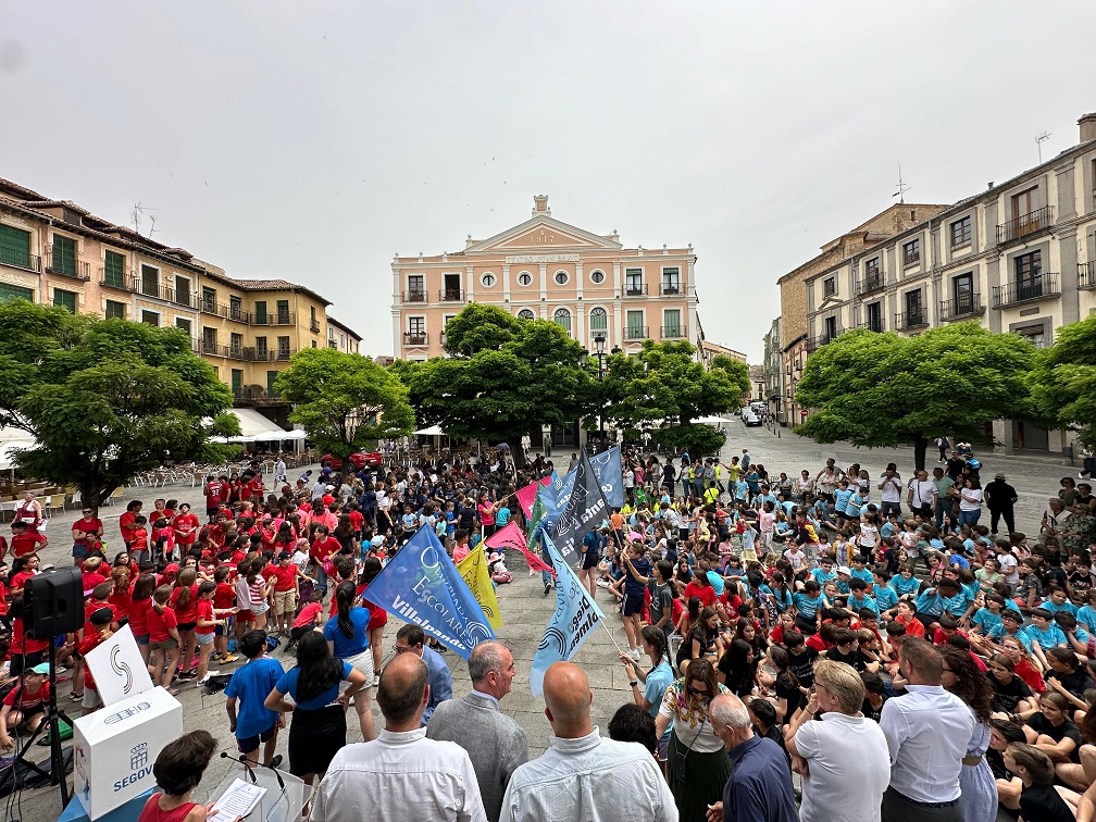Antorcha olímpica en la plaza mayor
