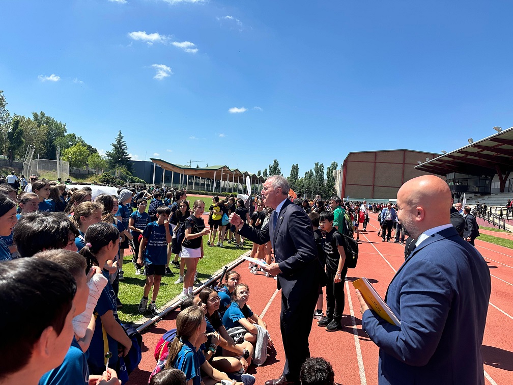 I Olimpiada Escolar reúne a mil alumnos de 5º y 6º de Educación Primaria en la Ciudad Deportiva de la Albuera 