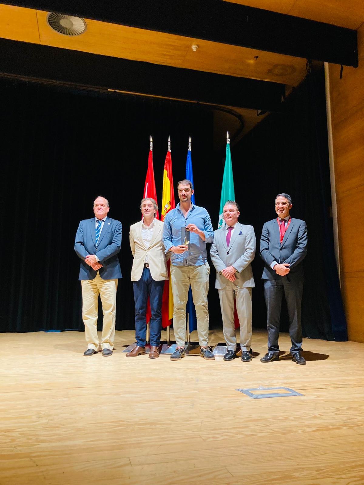 El Ayuntamiento de Segovia recibe el premio Escoba de Oro