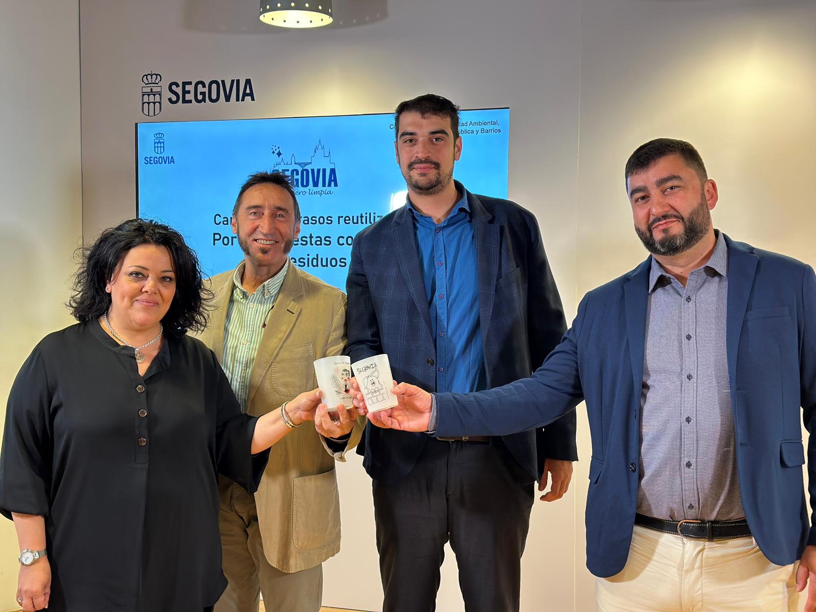 Presentación de los vasos reutilizables para reducir los residuos durante las fiestas