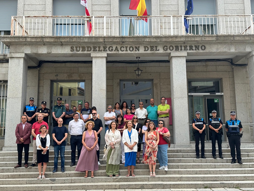 Minuto silencio en la Subdelegación de Gobierno