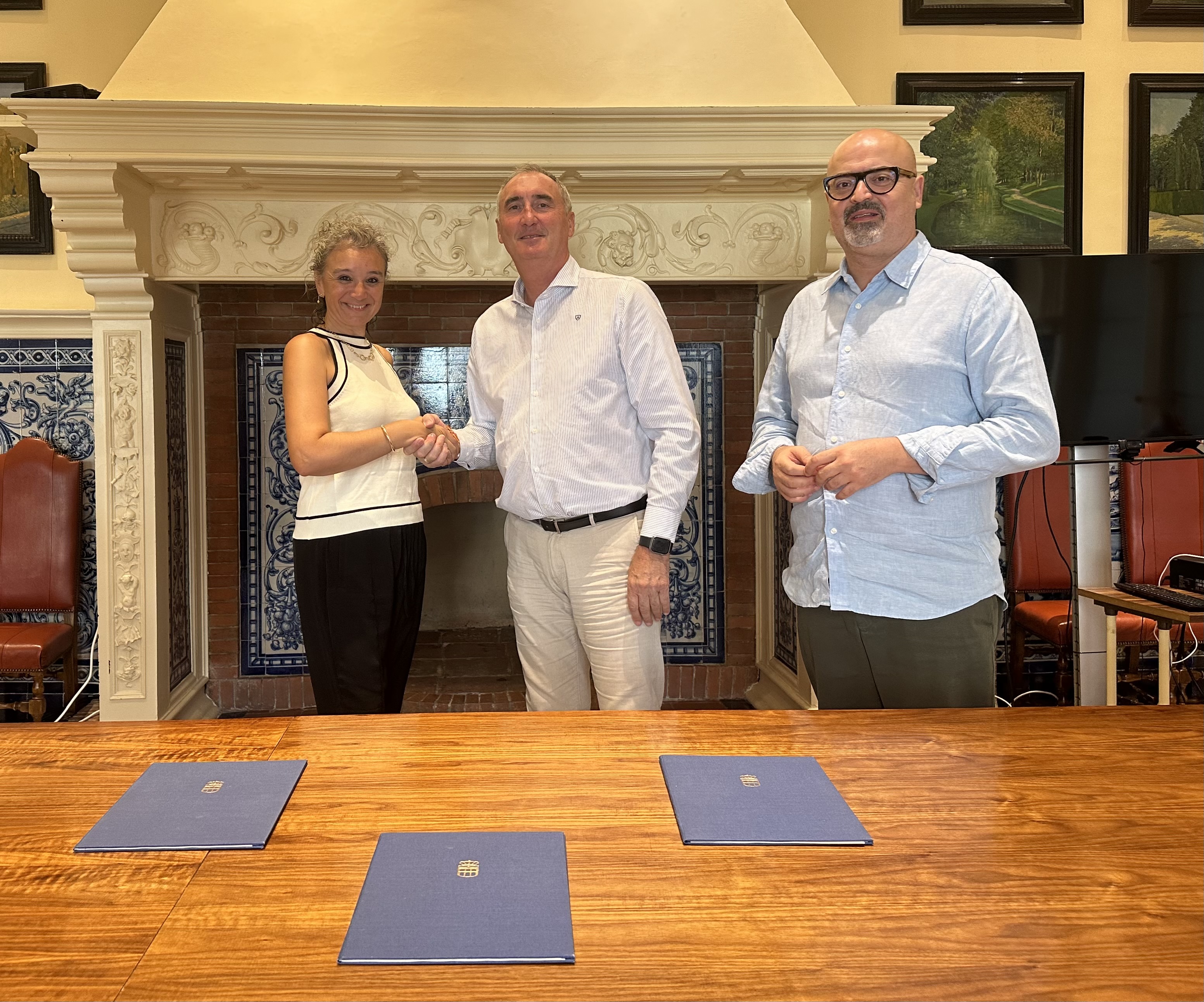 Firma convenio Titirimundi