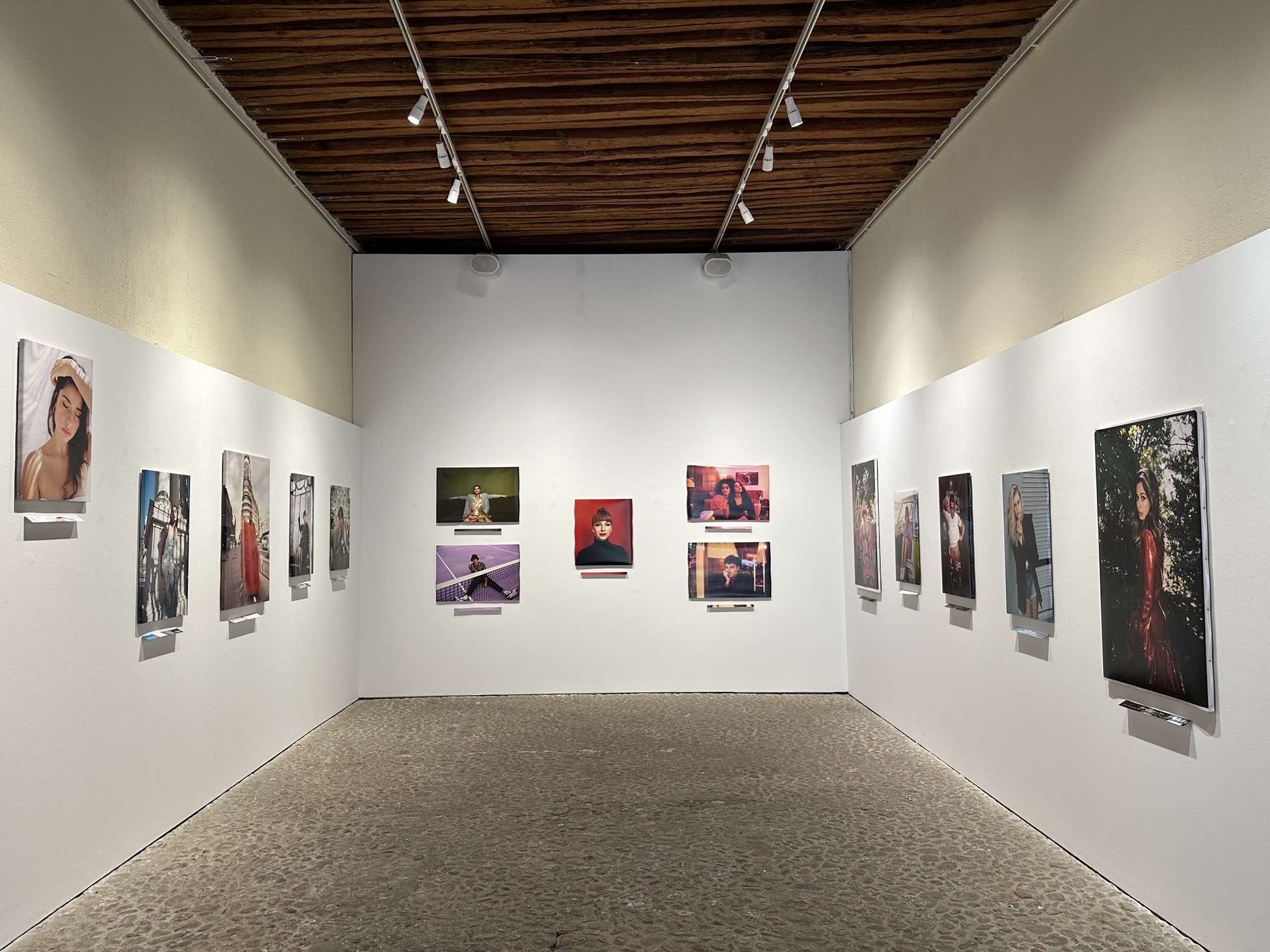 exposición "De cerca nadie es normal "
