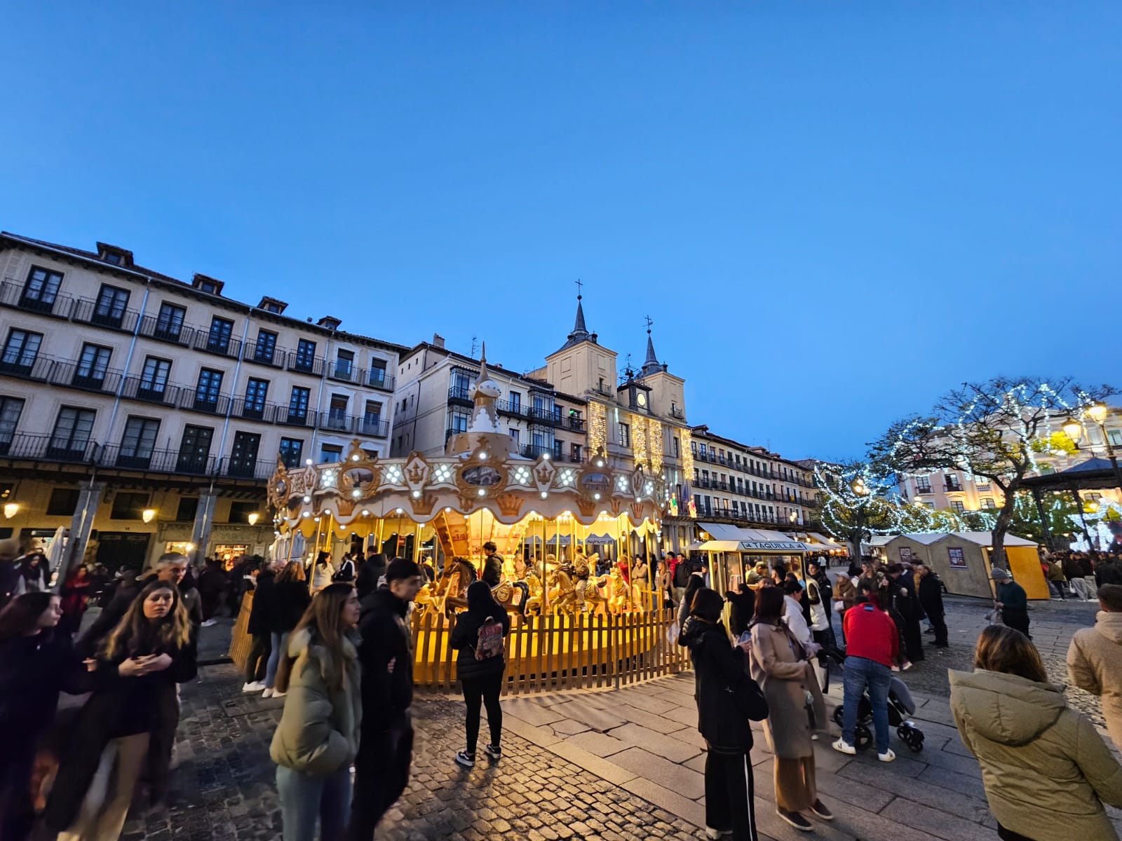 El mercado de Navidad abre sus puertas