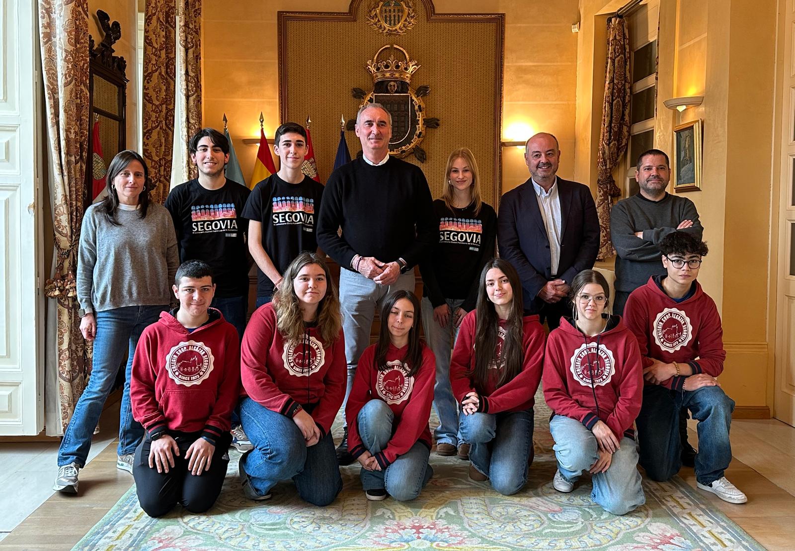 Recepción a los alumnos de la Cooperativa Alcázar que participaron en "Saber y Ganar"